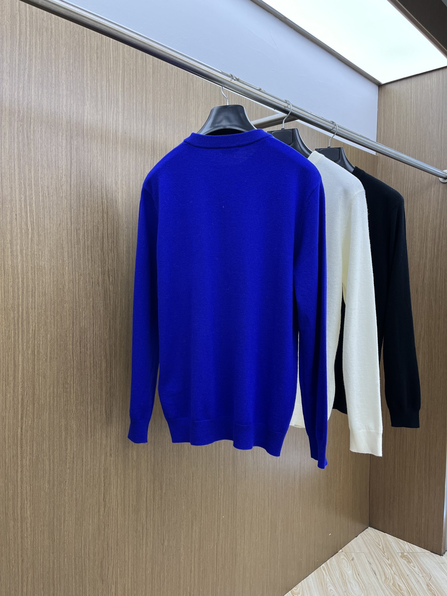 BBR 秋冬新品贸易公司渠道稀出，领先官网发售！基础款纯色针织衫单穿叠穿的好选择，修身显瘦的合身版型款式