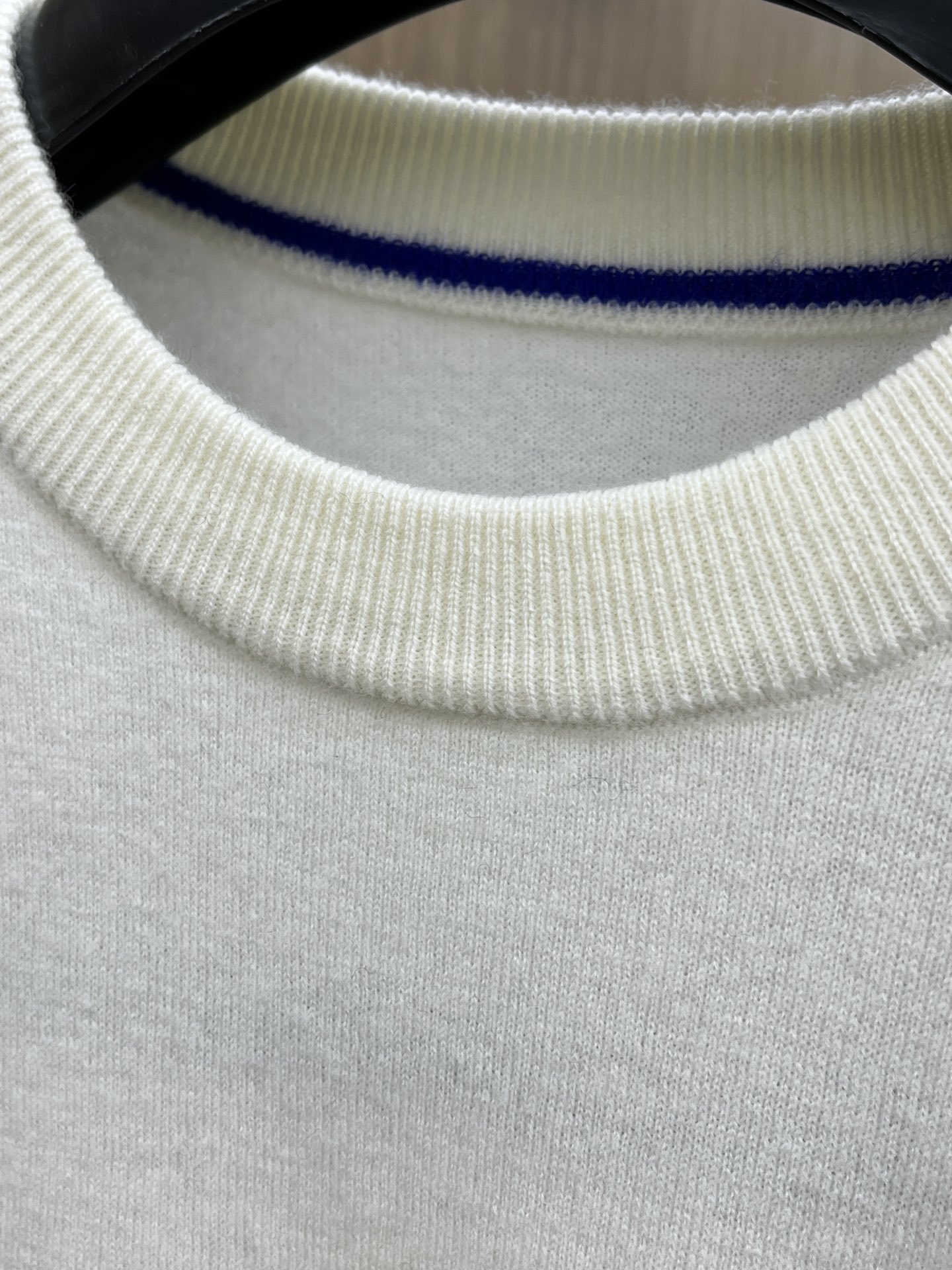 BBR 秋冬新品贸易公司渠道稀出，领先官网发售！基础款纯色针织衫单穿叠穿的好选择，修身显瘦的合身版型款式