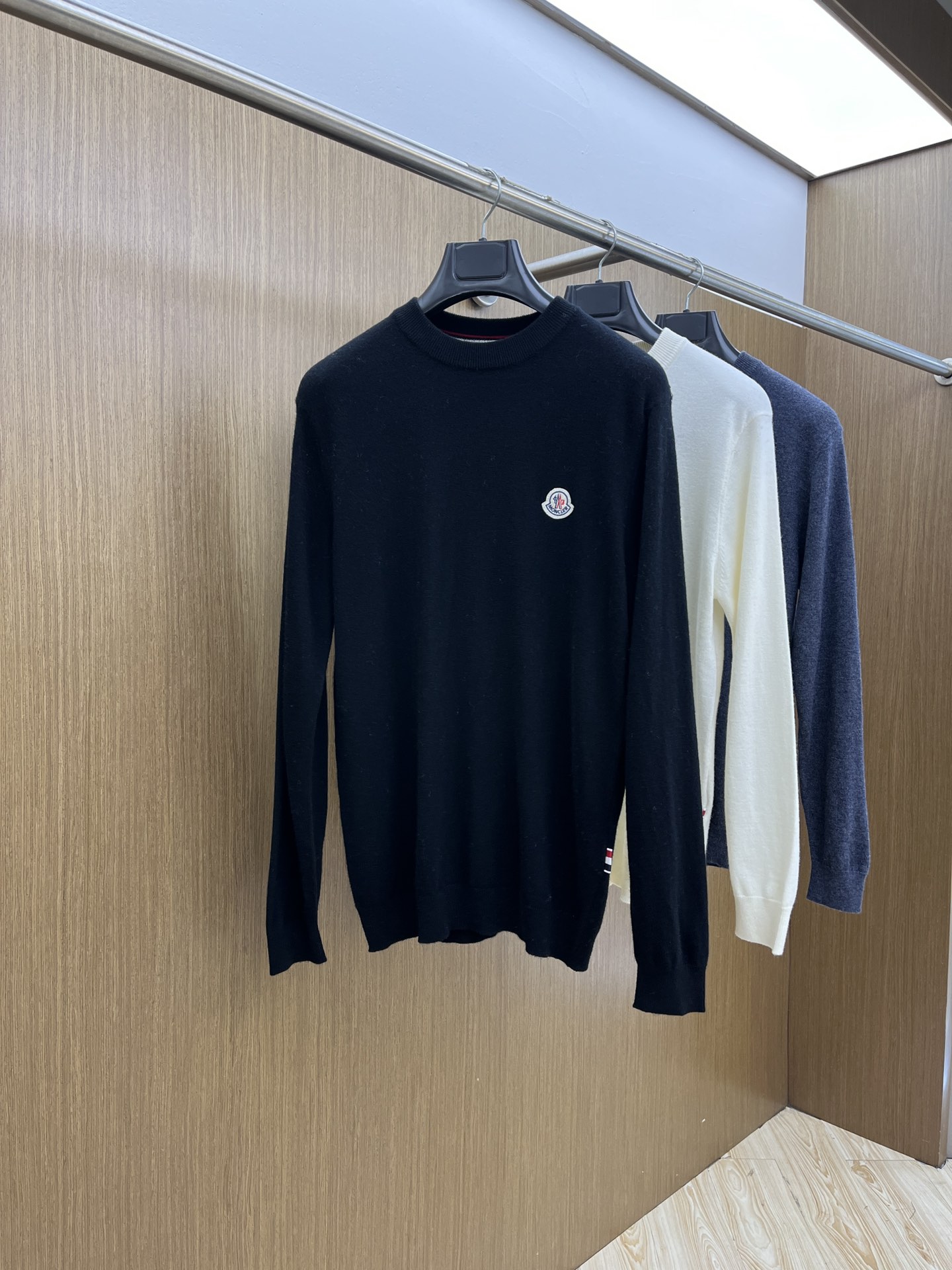 Mon 秋冬新品贸易公司渠道稀出，领先官网发售！基础款纯色针织衫单穿叠穿的好选择，修身显瘦的合身版型款式