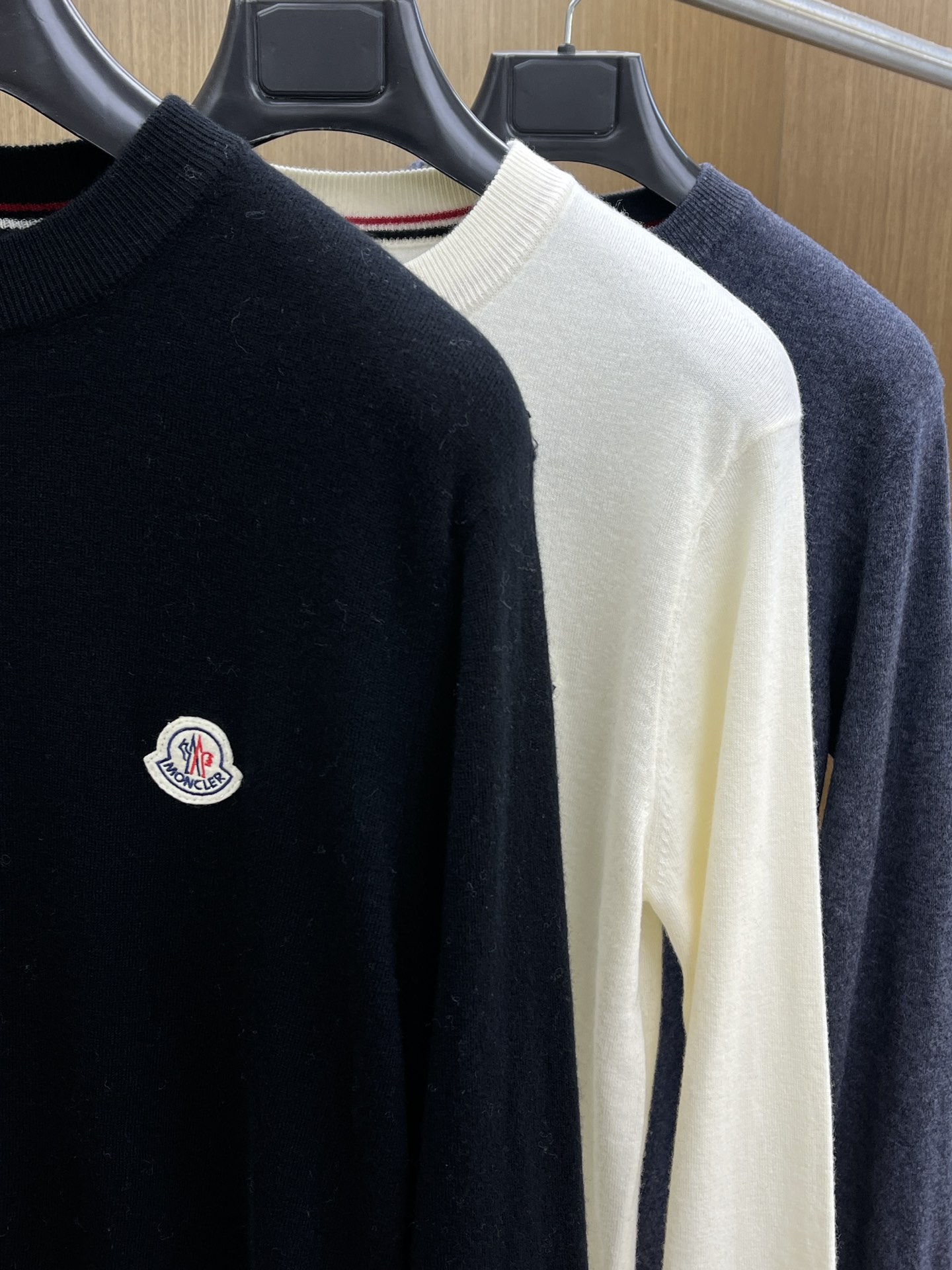 Mon 秋冬新品贸易公司渠道稀出，领先官网发售！基础款纯色针织衫单穿叠穿的好选择，修身显瘦的合身版型款式