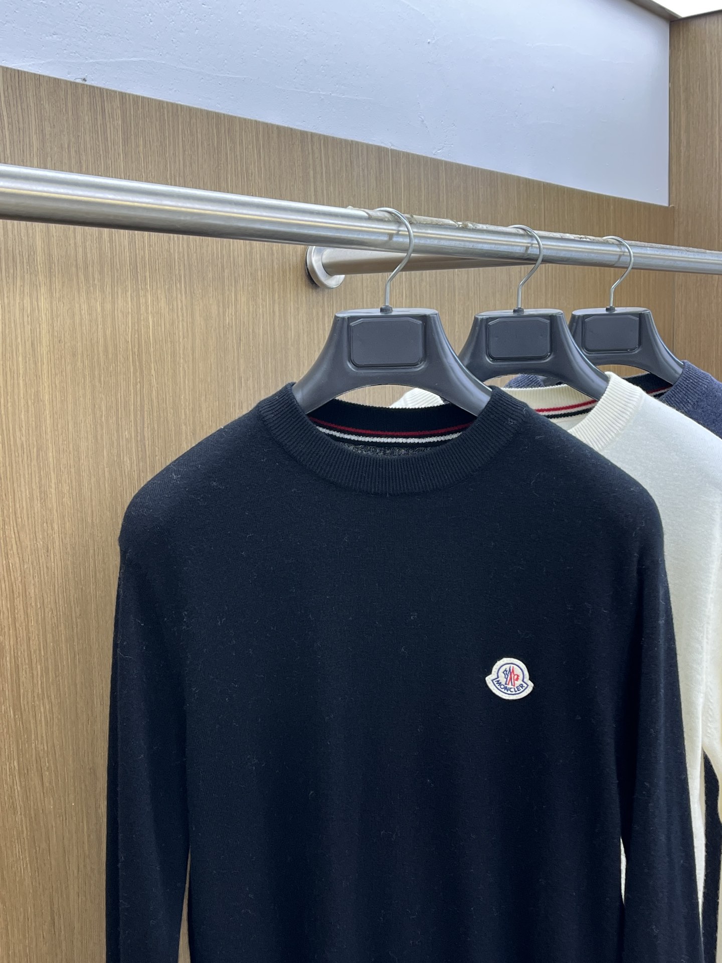 Mon 秋冬新品贸易公司渠道稀出，领先官网发售！基础款纯色针织衫单穿叠穿的好选择，修身显瘦的合身版型款式