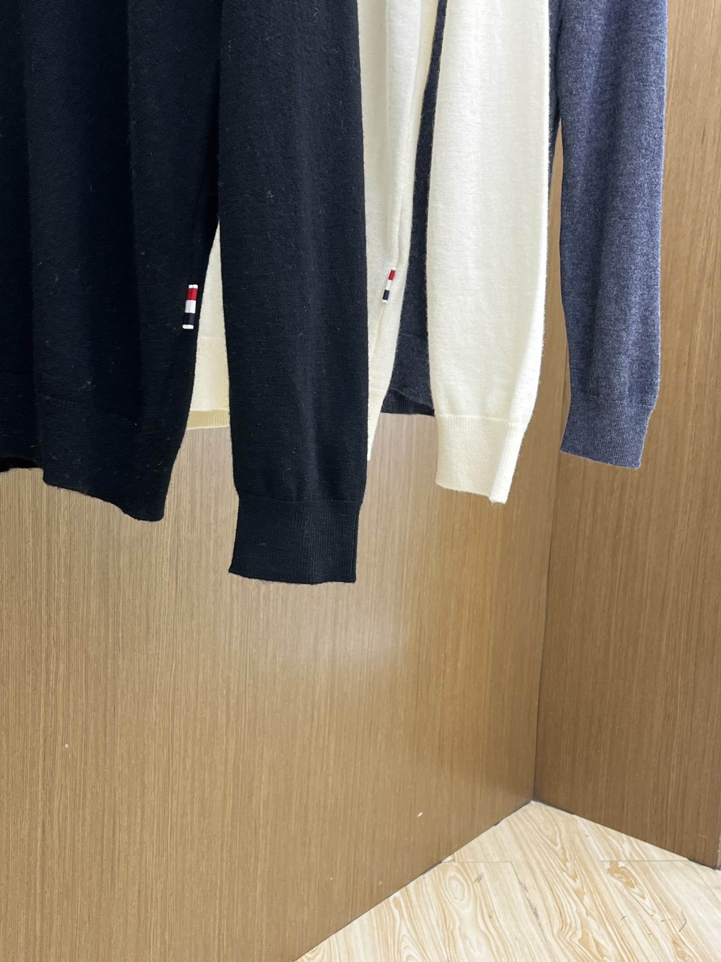 Mon 秋冬新品贸易公司渠道稀出，领先官网发售！基础款纯色针织衫单穿叠穿的好选择，修身显瘦的合身版型款式