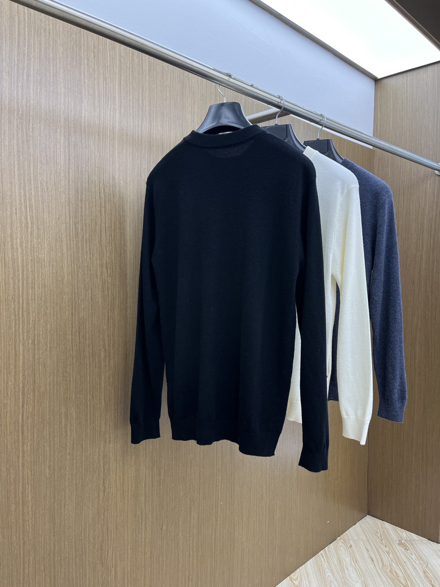 Mon 秋冬新品贸易公司渠道稀出，领先官网发售！基础款纯色针织衫单穿叠穿的好选择，修身显瘦的合身版型款式