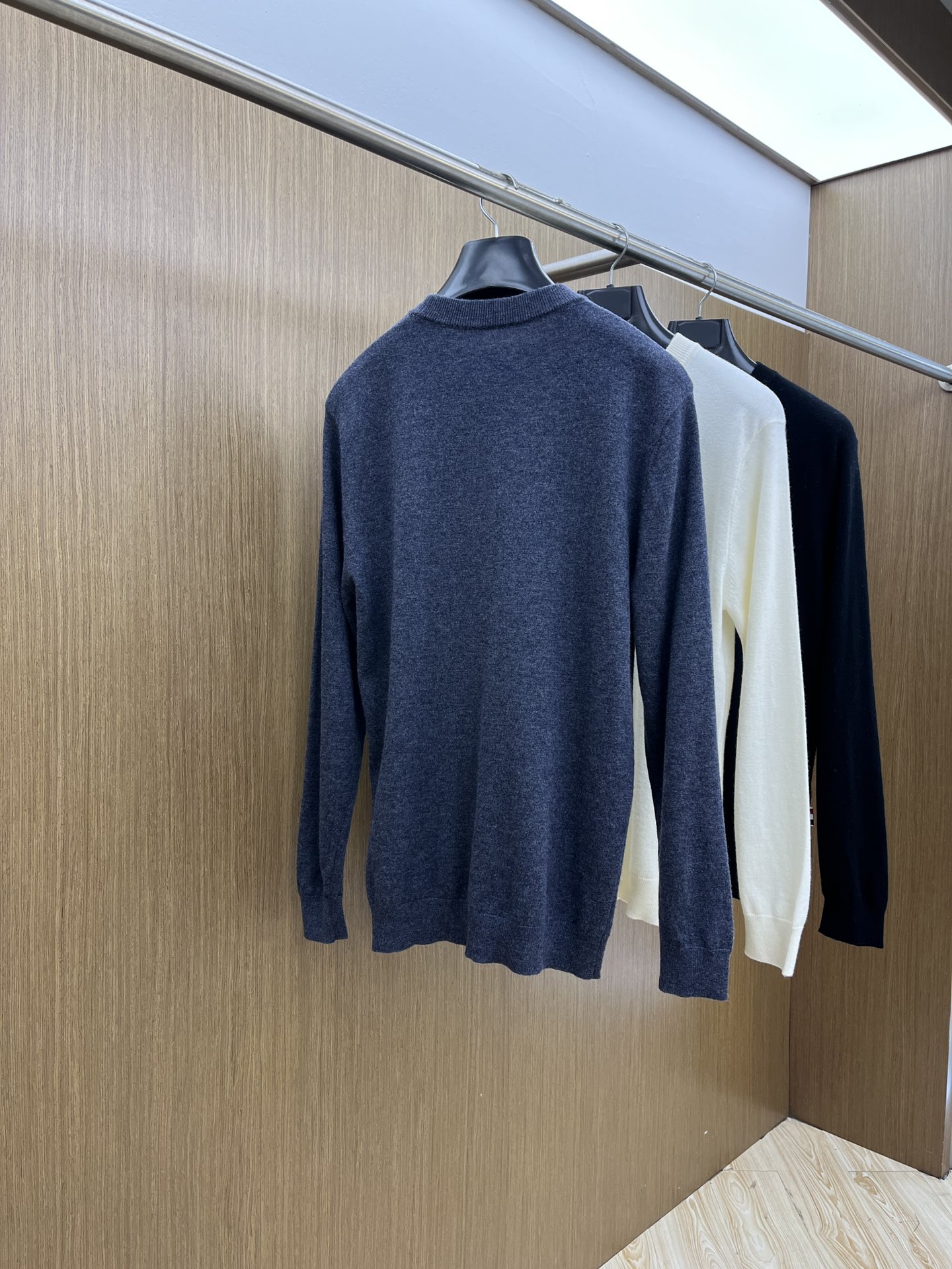 Mon 秋冬新品贸易公司渠道稀出，领先官网发售！基础款纯色针织衫单穿叠穿的好选择，修身显瘦的合身版型款式