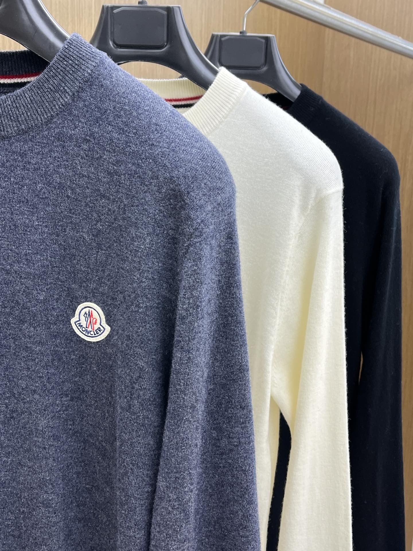 Mon 秋冬新品贸易公司渠道稀出，领先官网发售！基础款纯色针织衫单穿叠穿的好选择，修身显瘦的合身版型款式