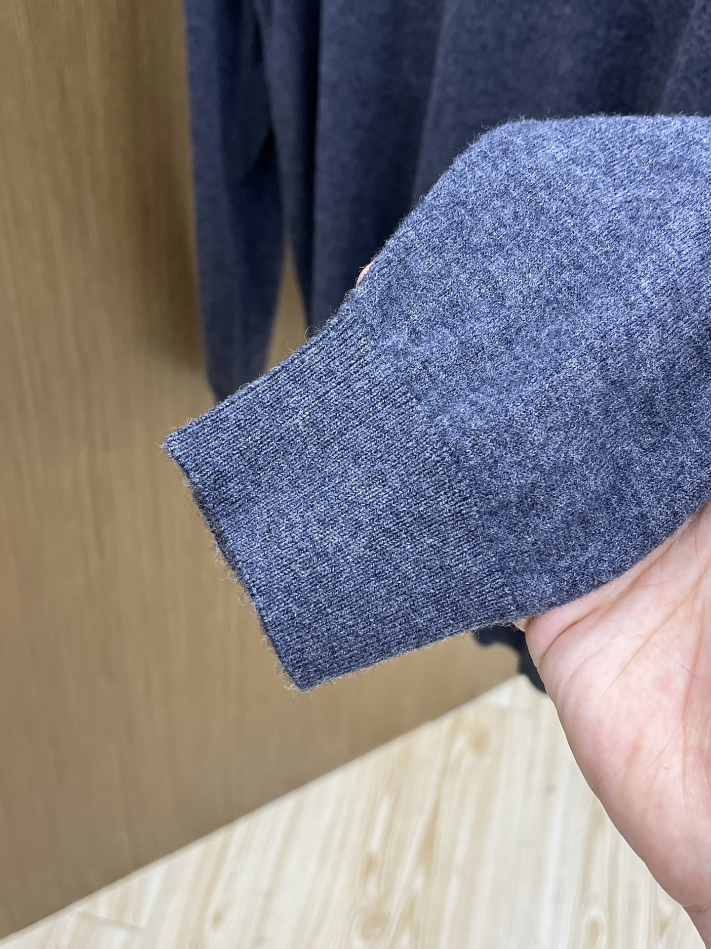 Mon 秋冬新品贸易公司渠道稀出，领先官网发售！基础款纯色针织衫单穿叠穿的好选择，修身显瘦的合身版型款式