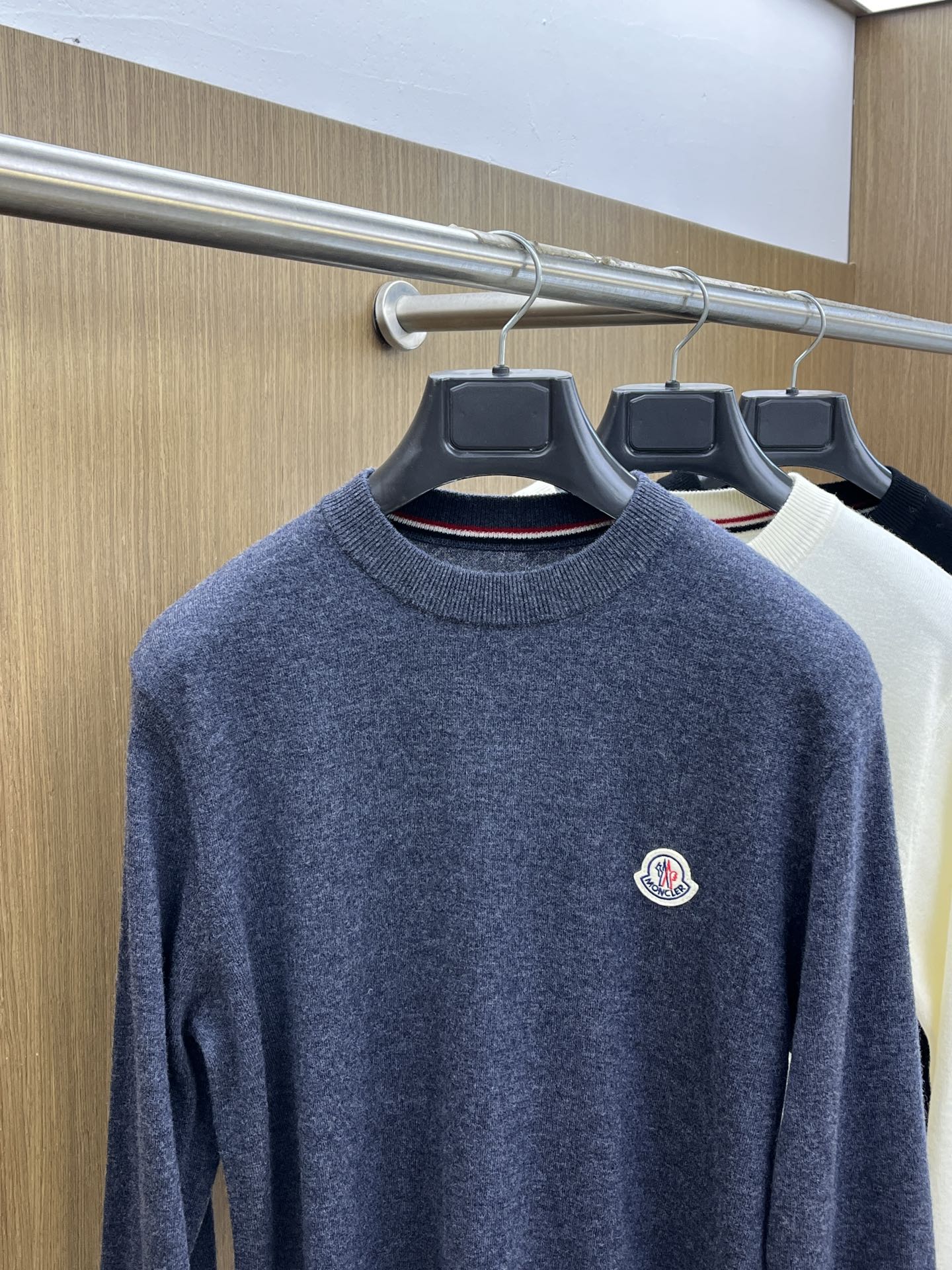 Mon 秋冬新品贸易公司渠道稀出，领先官网发售！基础款纯色针织衫单穿叠穿的好选择，修身显瘦的合身版型款式