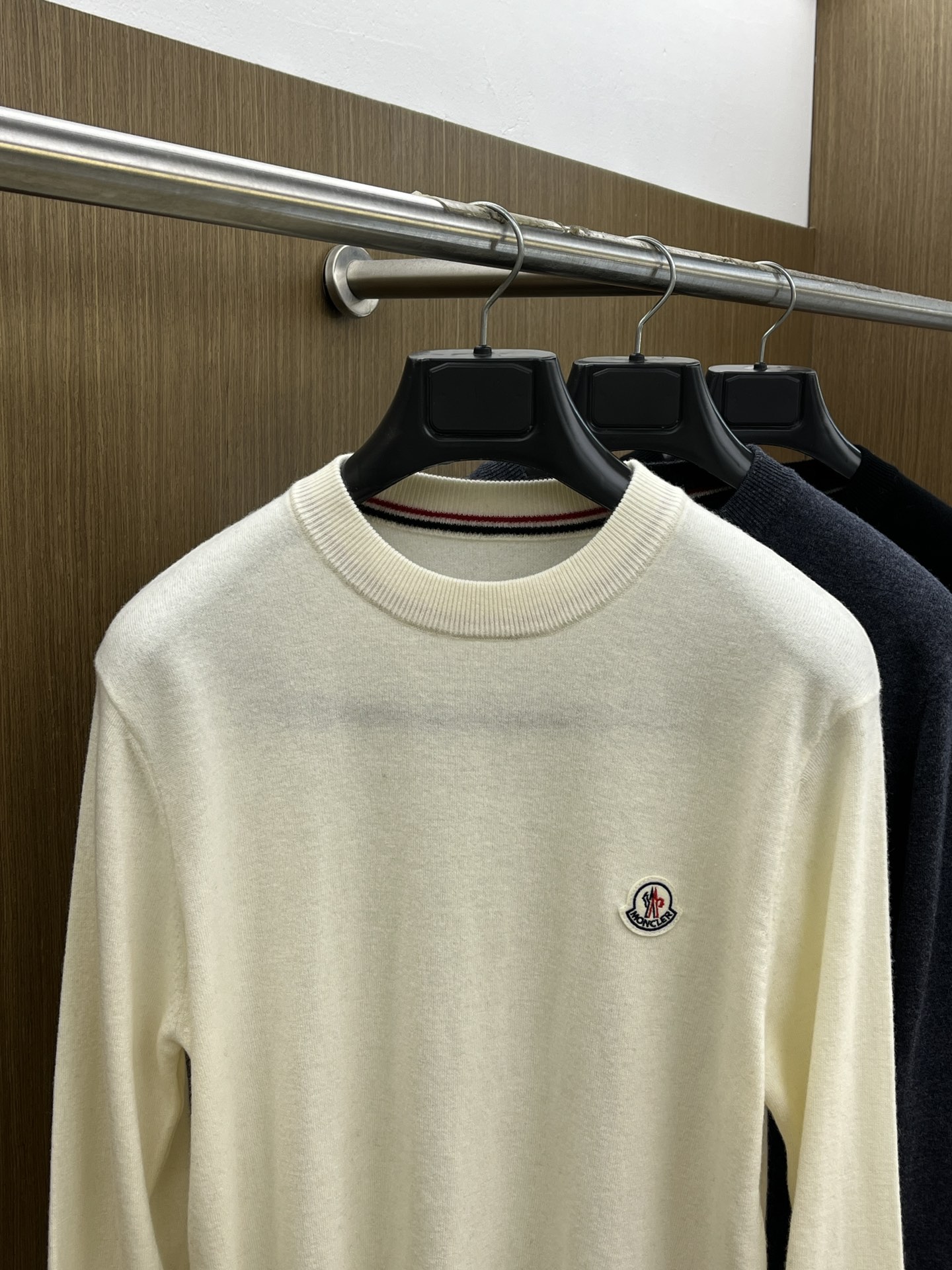 MON 秋冬新品贸易公司渠道稀出，领先官网发售！基础款纯色针织衫单穿叠穿的好选择，修身显瘦的合身版型款式