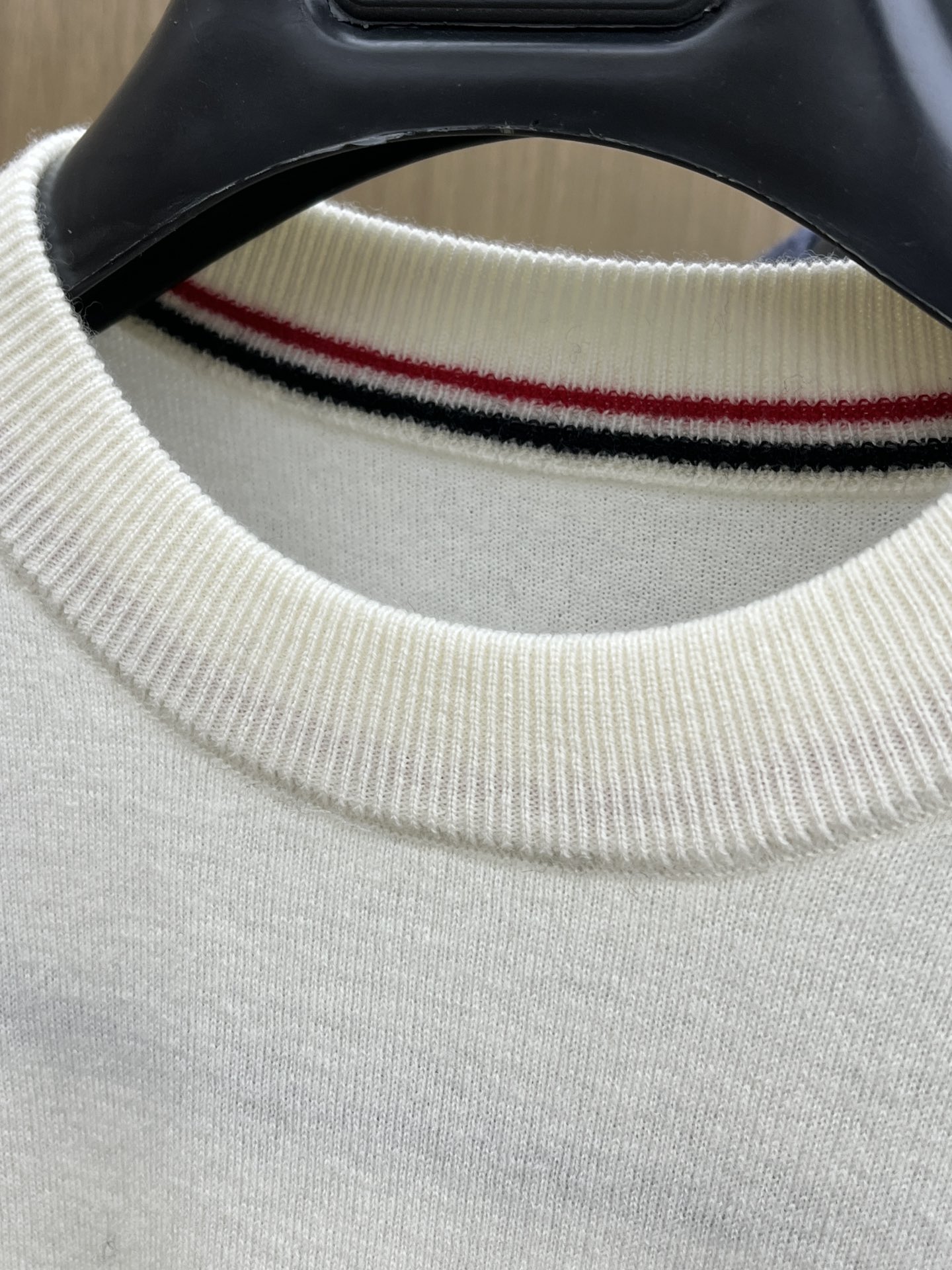 MON 秋冬新品贸易公司渠道稀出，领先官网发售！基础款纯色针织衫单穿叠穿的好选择，修身显瘦的合身版型款式