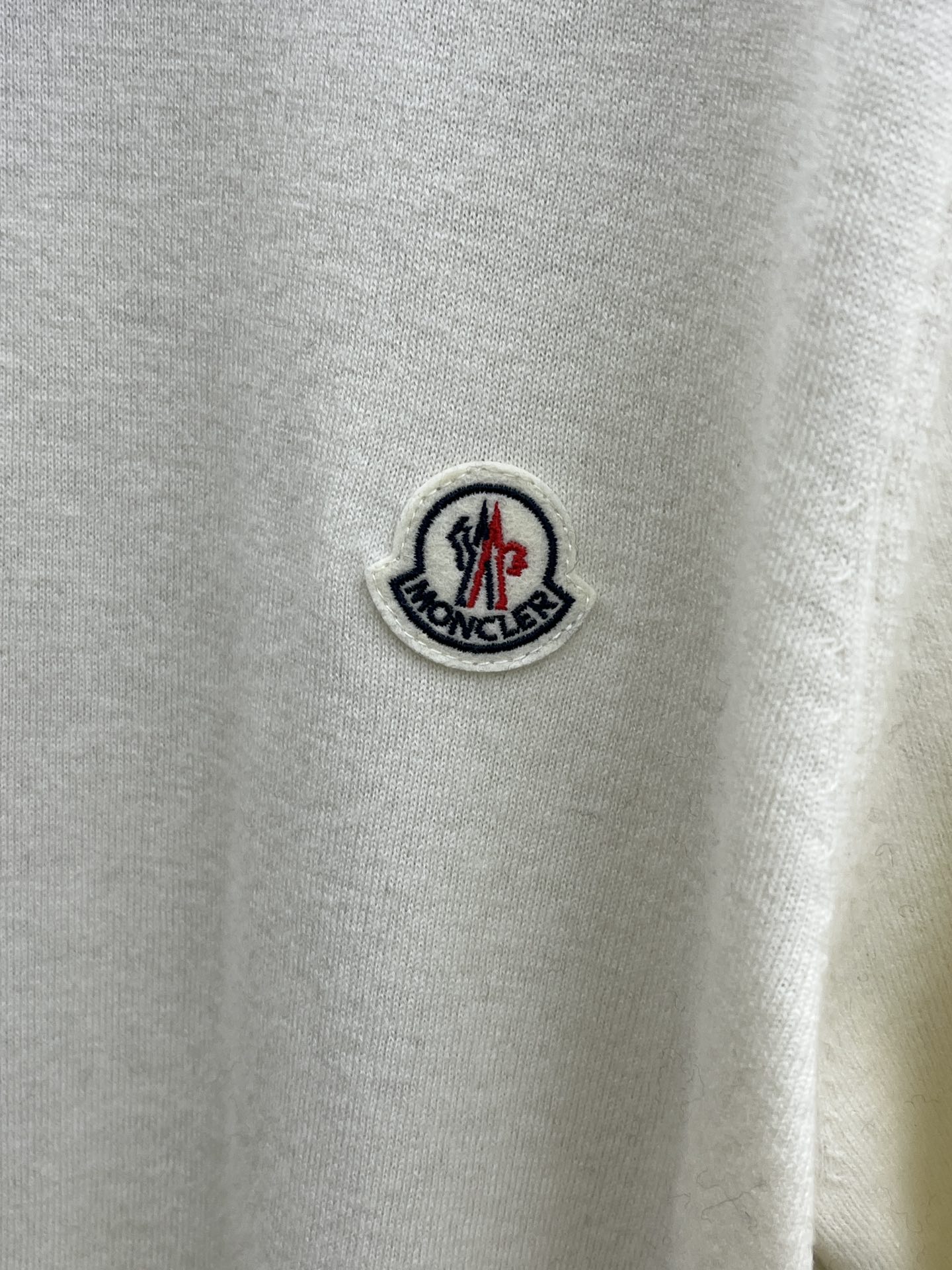 MON 秋冬新品贸易公司渠道稀出，领先官网发售！基础款纯色针织衫单穿叠穿的好选择，修身显瘦的合身版型款式