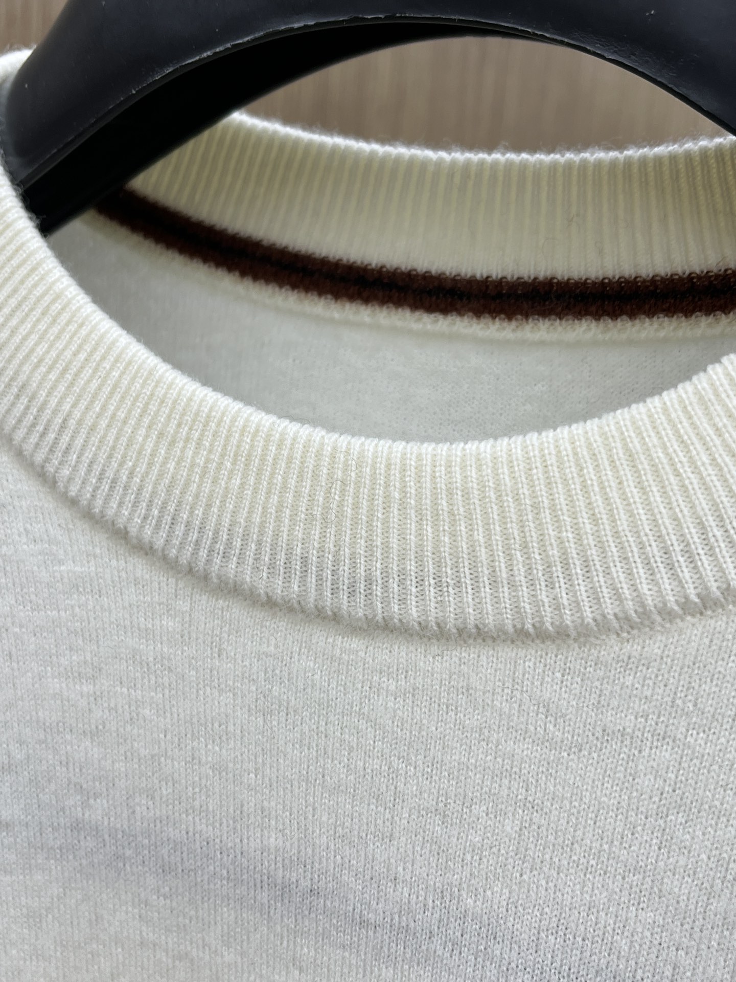 ZZ 秋冬新品贸易公司渠道稀出，领先官网发售！基础款纯色针织衫单穿叠穿的好选择，修身显瘦的合身版型款式简