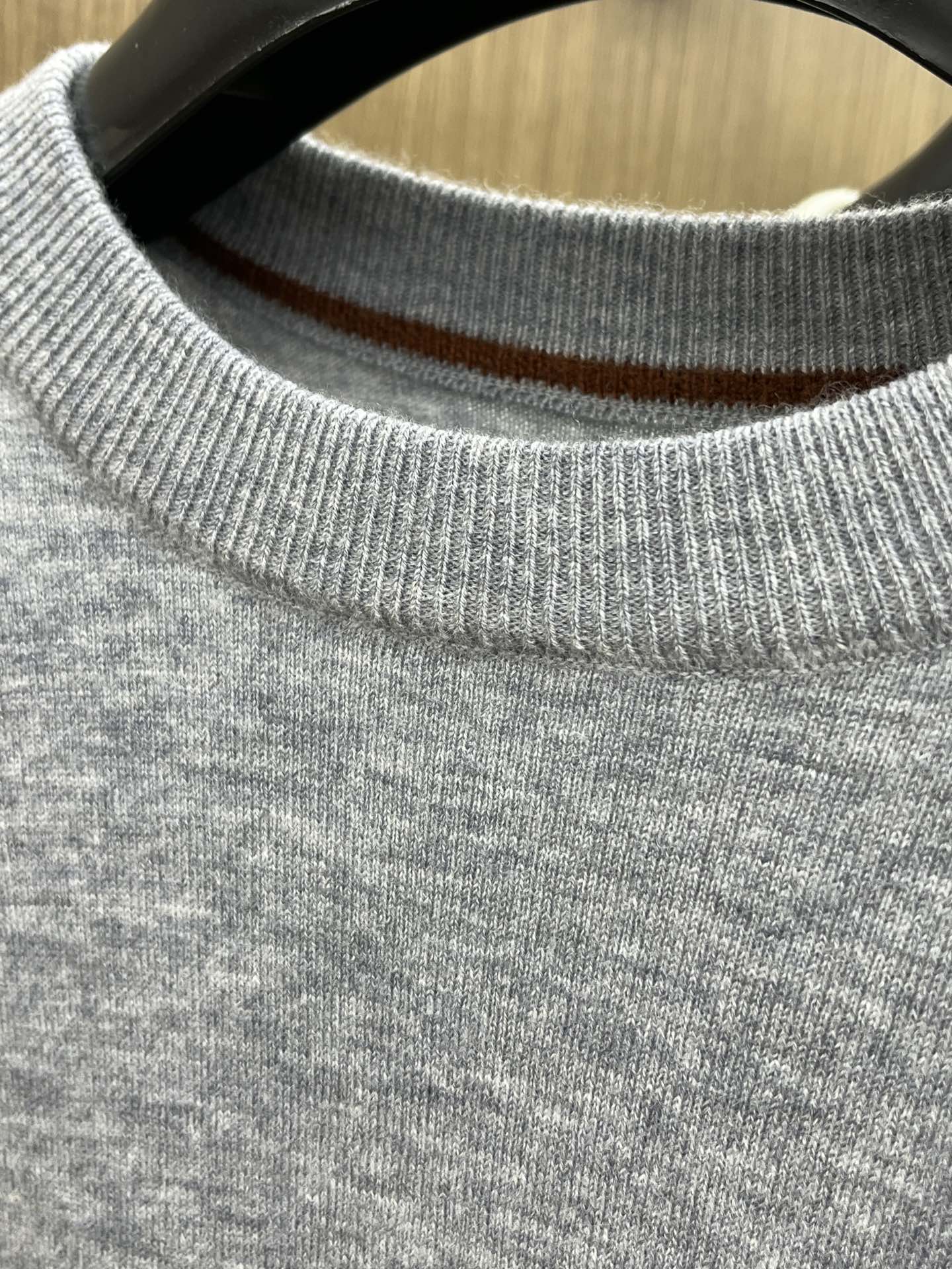 ZZ 秋冬新品贸易公司渠道稀出，领先官网发售！基础款纯色针织衫单穿叠穿的好选择，修身显瘦的合身版型款式简