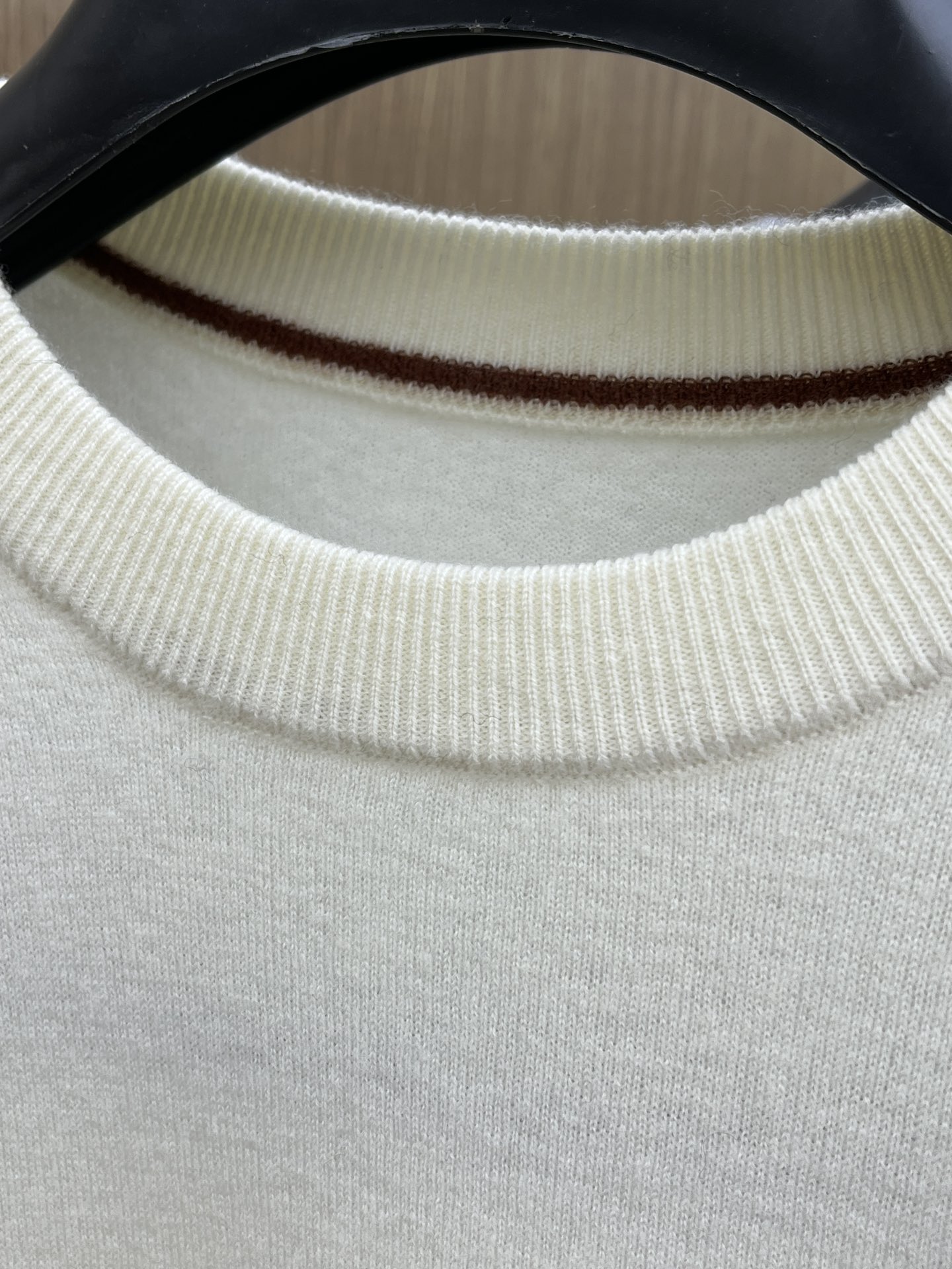 ZZ 秋冬新品贸易公司渠道稀出，领先官网发售！基础款纯色针织衫单穿叠穿的好选择，修身显瘦的合身版型款式简