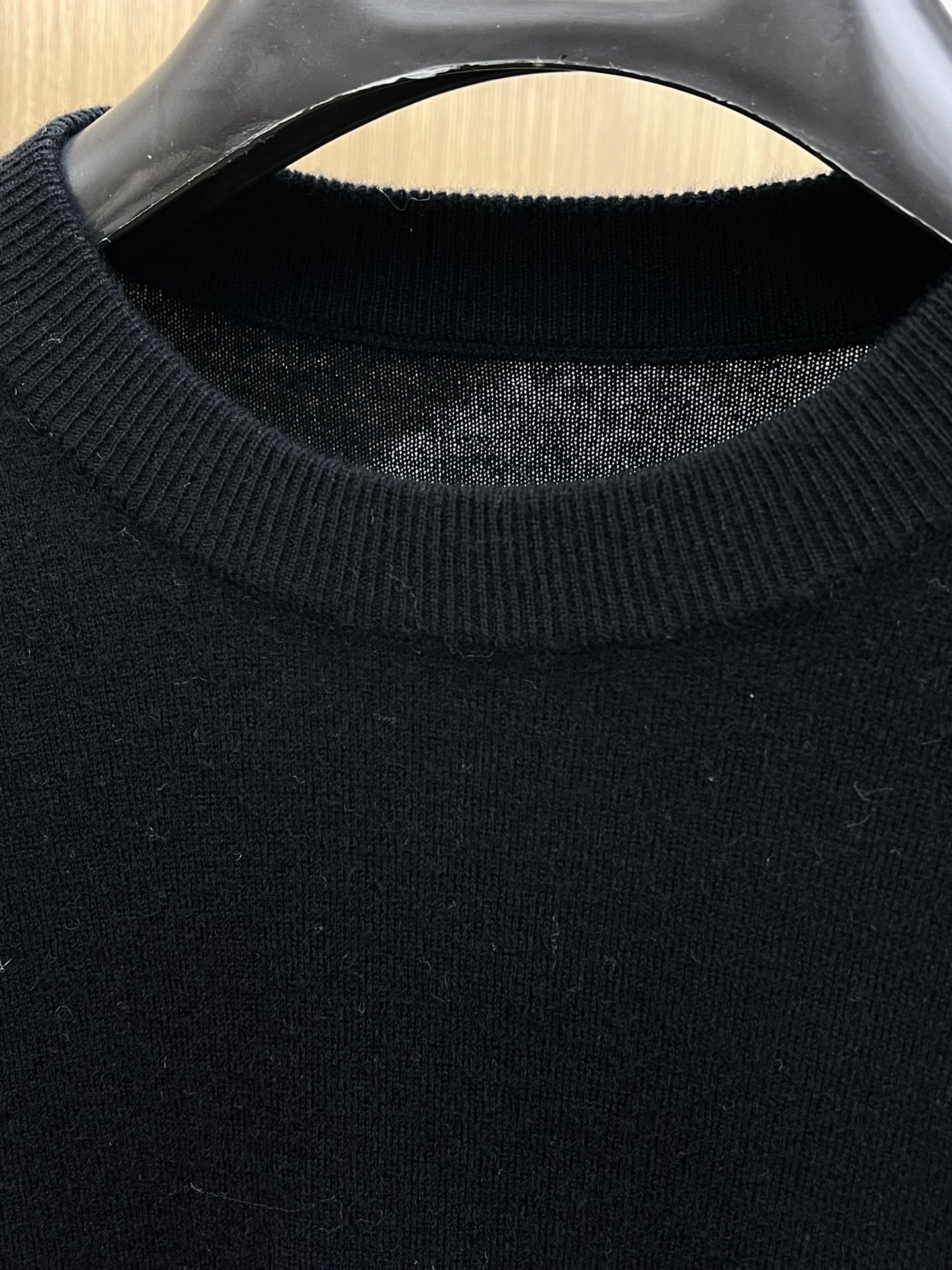 PD 秋冬新品贸易公司渠道稀出，领先官网发售！基础款纯色针织衫单穿叠穿的好选择，修身显瘦的合身版型款式简