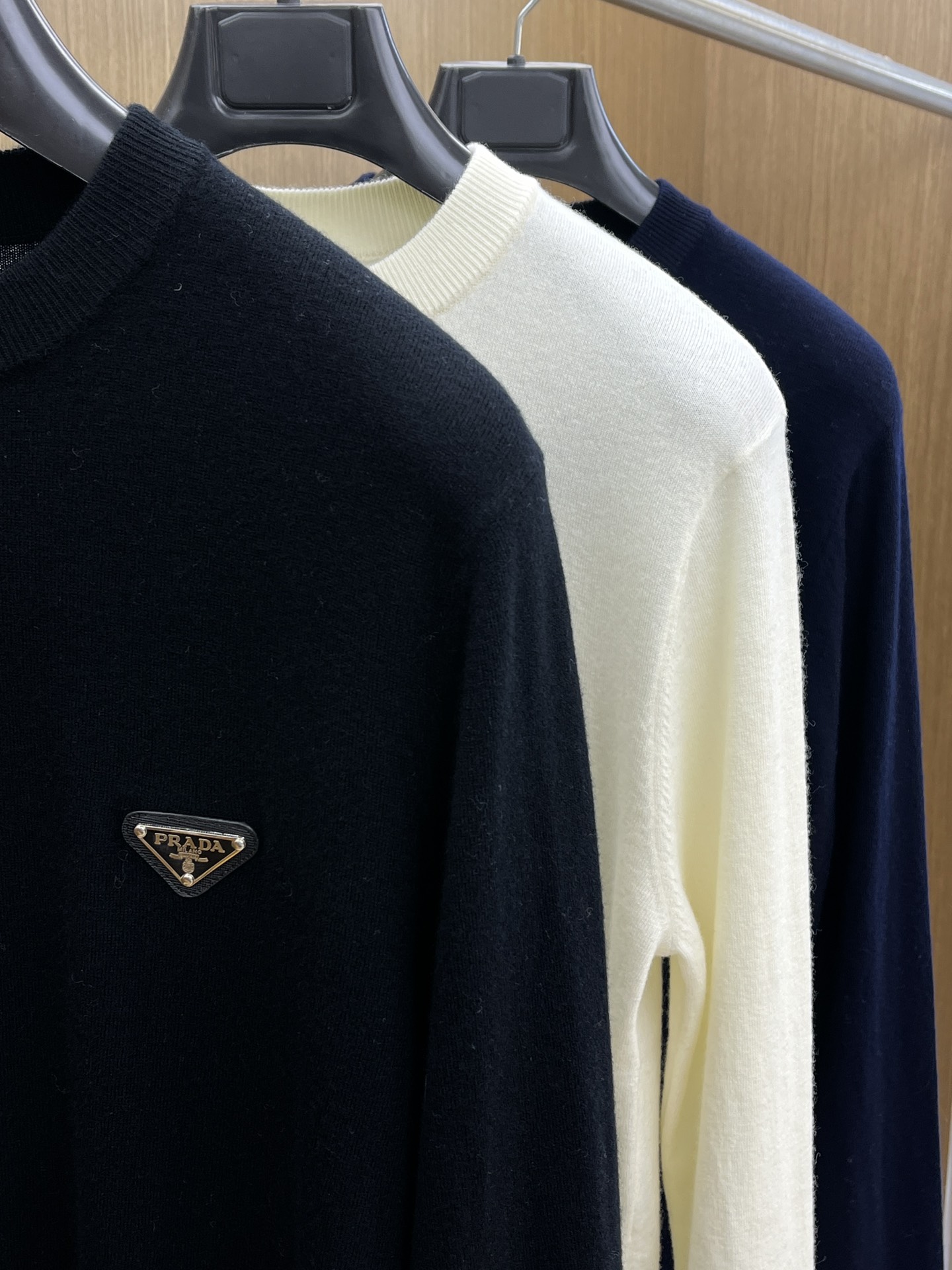 PD 秋冬新品贸易公司渠道稀出，领先官网发售！基础款纯色针织衫单穿叠穿的好选择，修身显瘦的合身版型款式简