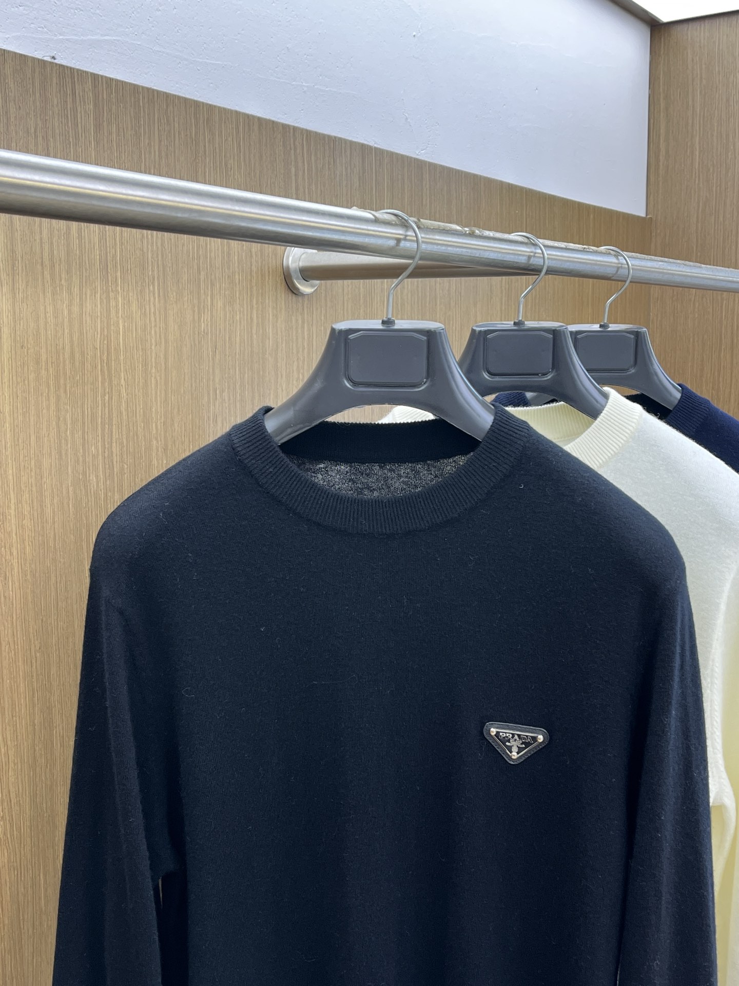 PD 秋冬新品贸易公司渠道稀出，领先官网发售！基础款纯色针织衫单穿叠穿的好选择，修身显瘦的合身版型款式简