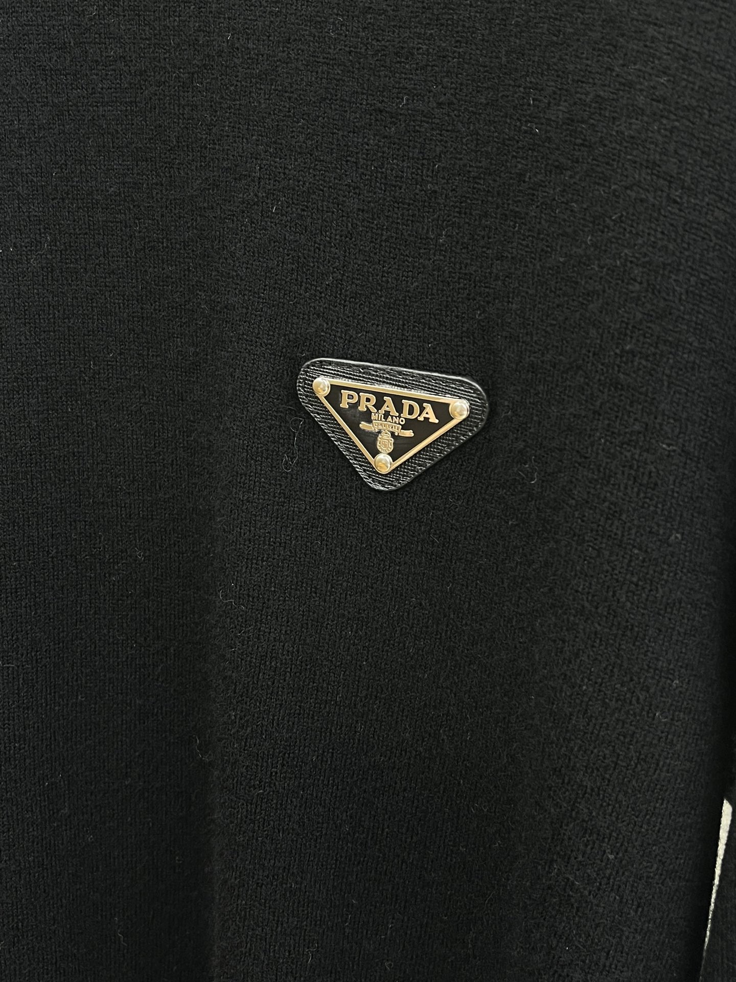 PD 秋冬新品贸易公司渠道稀出，领先官网发售！基础款纯色针织衫单穿叠穿的好选择，修身显瘦的合身版型款式简