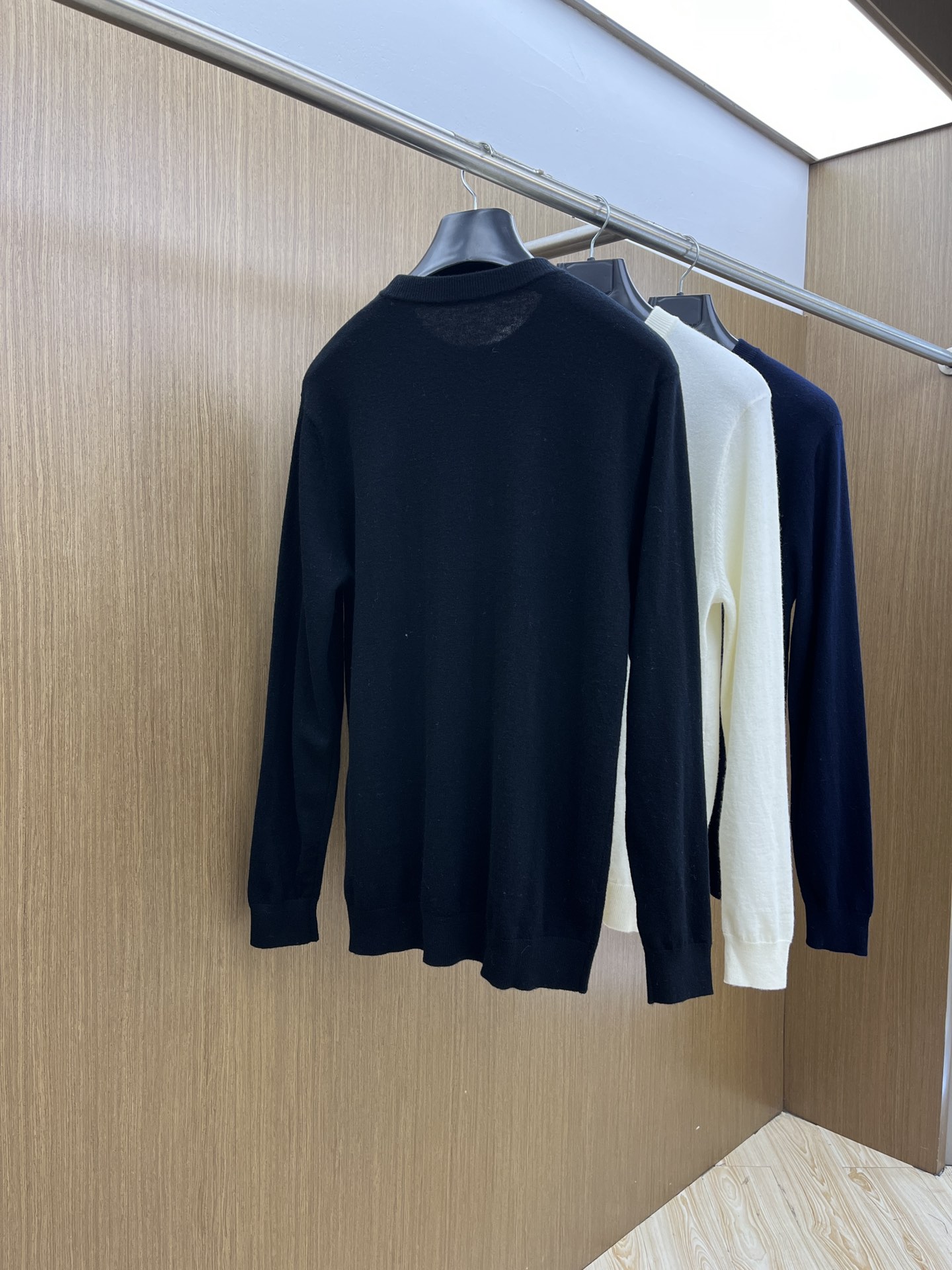 PD 秋冬新品贸易公司渠道稀出，领先官网发售！基础款纯色针织衫单穿叠穿的好选择，修身显瘦的合身版型款式简