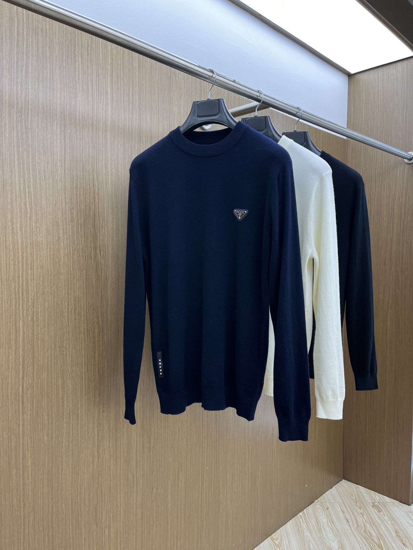 PD 秋冬新品贸易公司渠道稀出，领先官网发售！基础款纯色针织衫单穿叠穿的好选择，修身显瘦的合身版型款式简