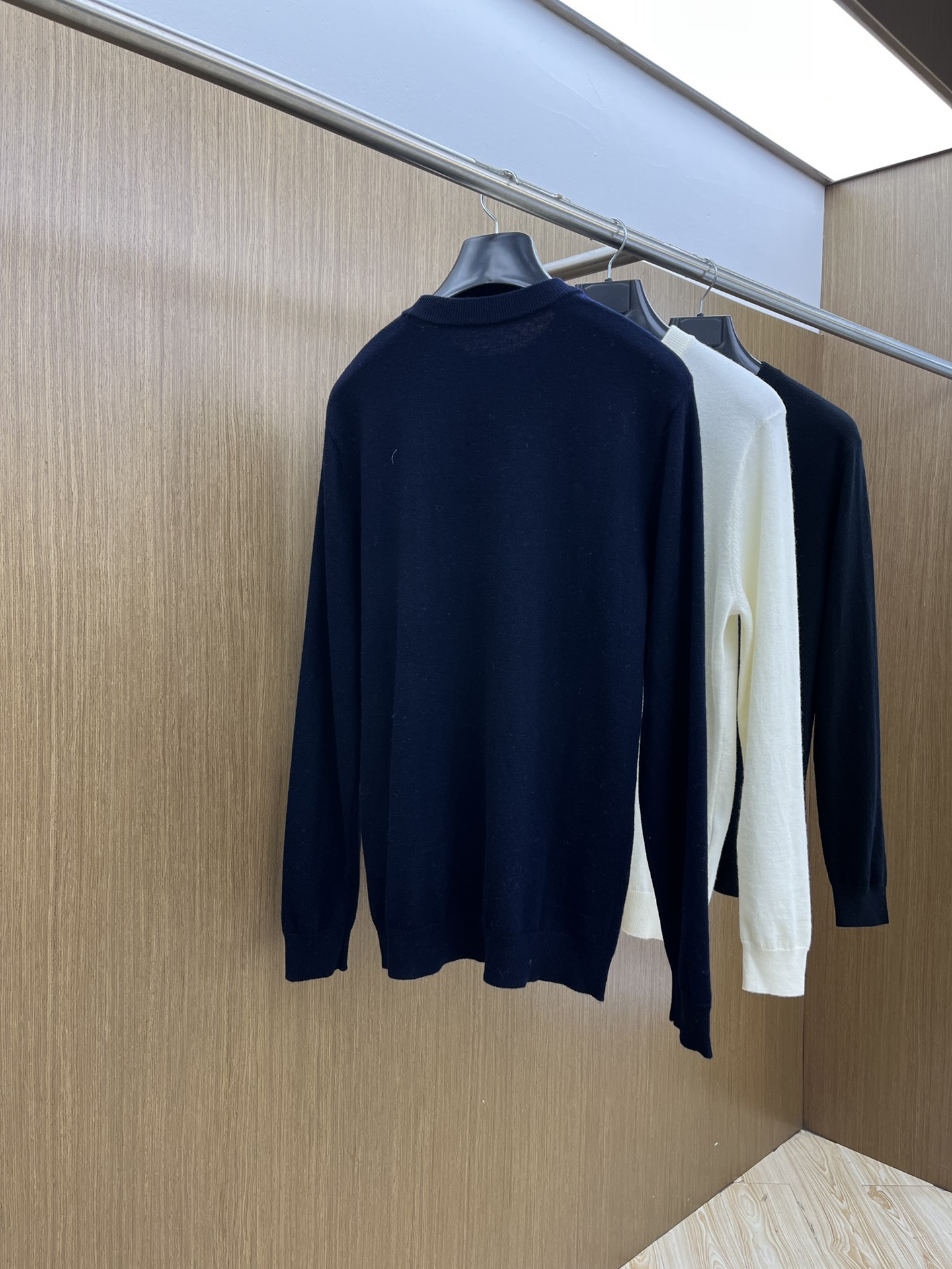 PD 秋冬新品贸易公司渠道稀出，领先官网发售！基础款纯色针织衫单穿叠穿的好选择，修身显瘦的合身版型款式简