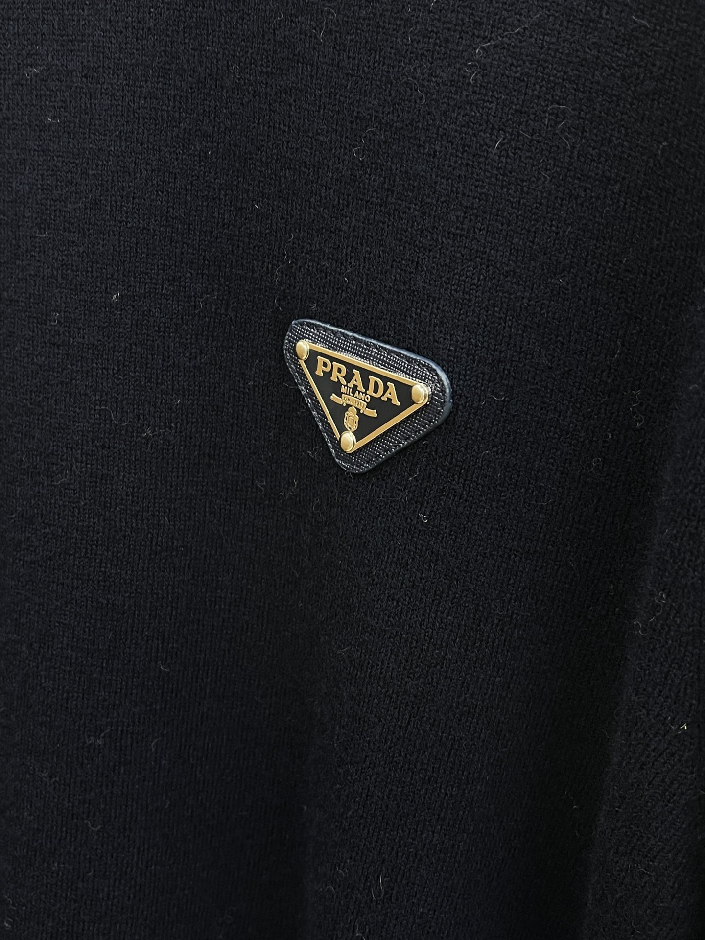 PD 秋冬新品贸易公司渠道稀出，领先官网发售！基础款纯色针织衫单穿叠穿的好选择，修身显瘦的合身版型款式简