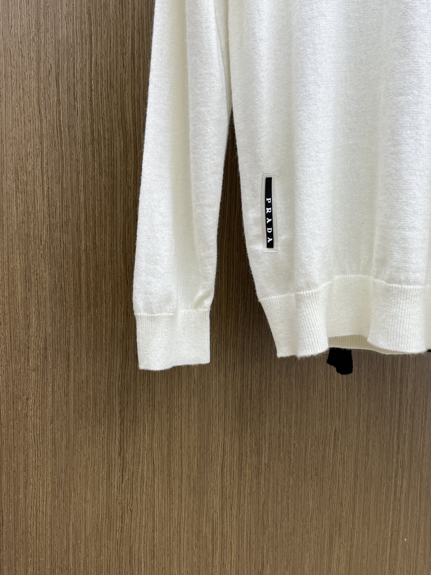 PD 秋冬新品贸易公司渠道稀出，领先官网发售！基础款纯色针织衫单穿叠穿的好选择，修身显瘦的合身版型款式简