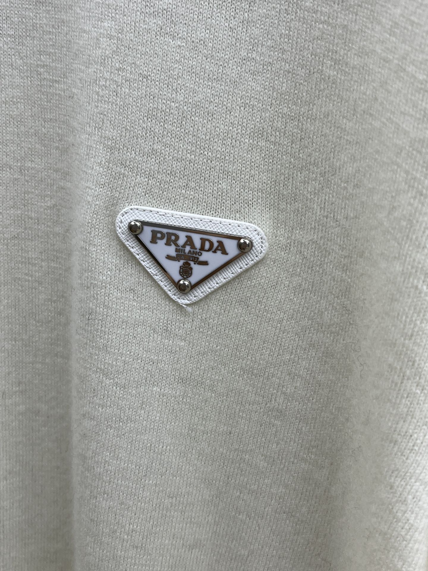 PD 秋冬新品贸易公司渠道稀出，领先官网发售！基础款纯色针织衫单穿叠穿的好选择，修身显瘦的合身版型款式简