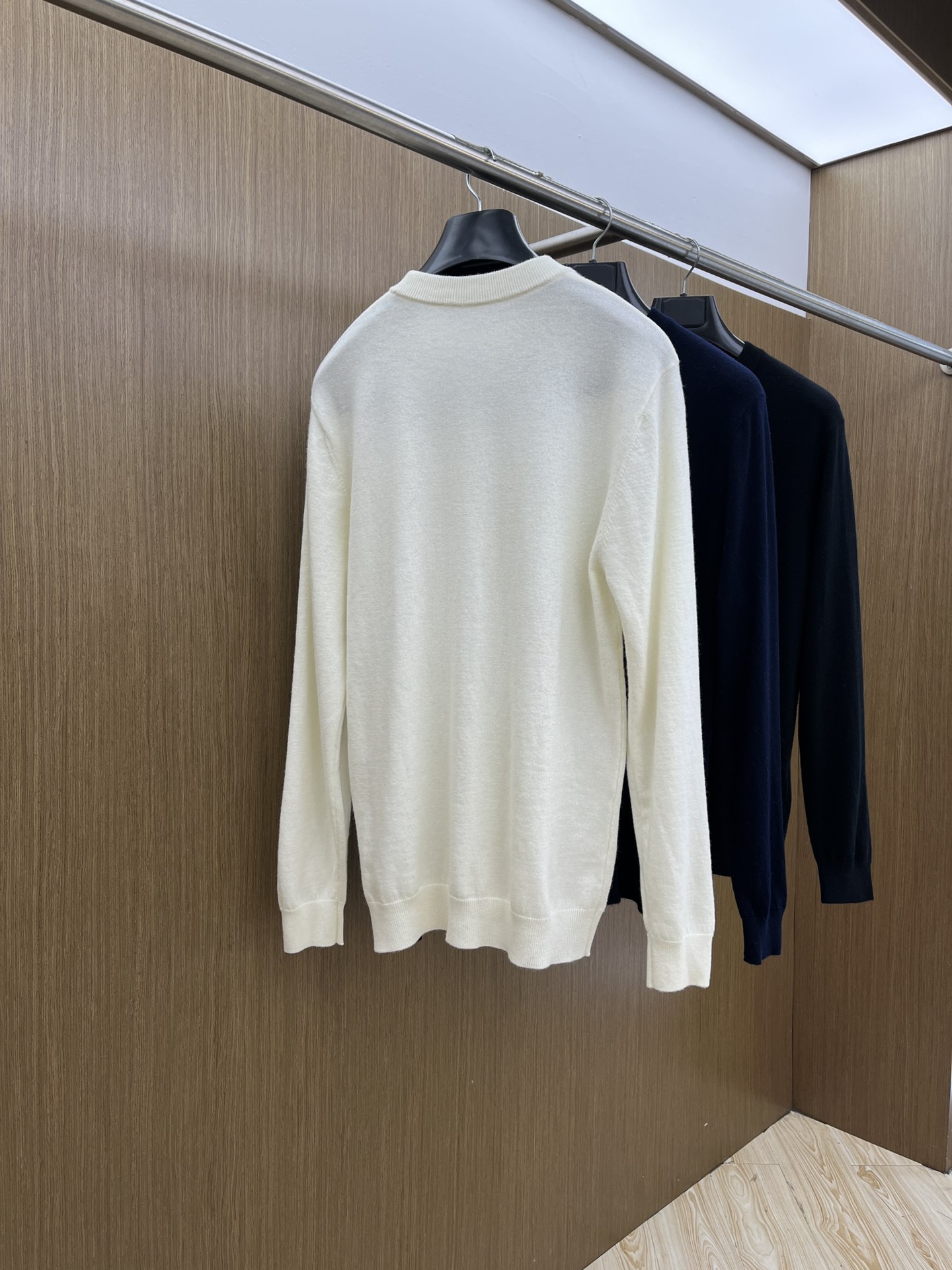 PD 秋冬新品贸易公司渠道稀出，领先官网发售！基础款纯色针织衫单穿叠穿的好选择，修身显瘦的合身版型款式简