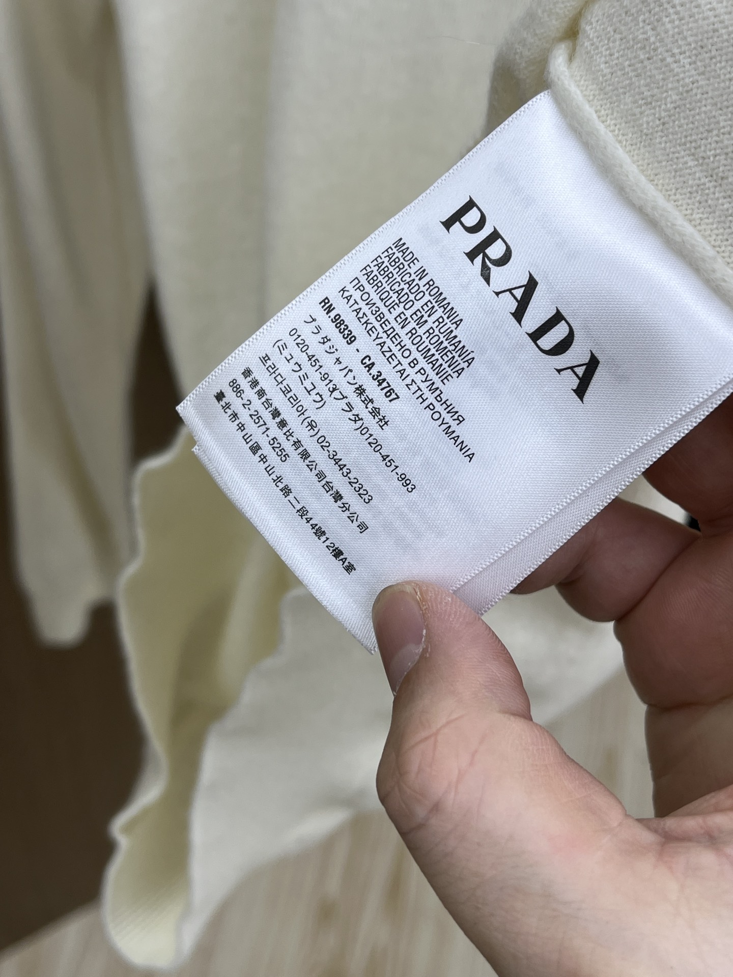 PD 秋冬新品贸易公司渠道稀出，领先官网发售！基础款纯色针织衫单穿叠穿的好选择，修身显瘦的合身版型款式简