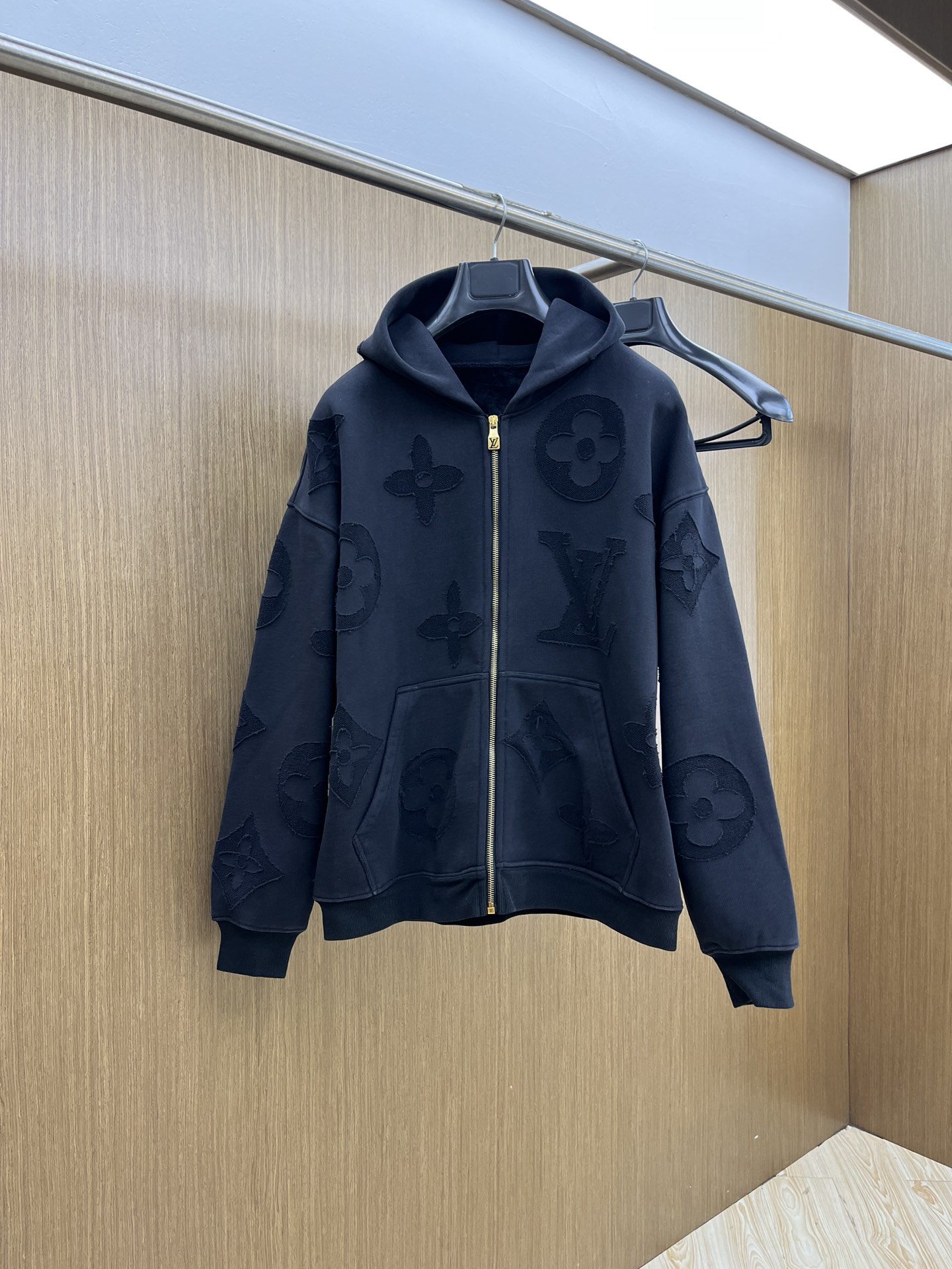 秋冬 LV🔥GW新款全身定制字母烧花毛巾绣拉链连帽夹克外套 内里加绒LV全身毛巾绣超高成本 定制爽滑面料