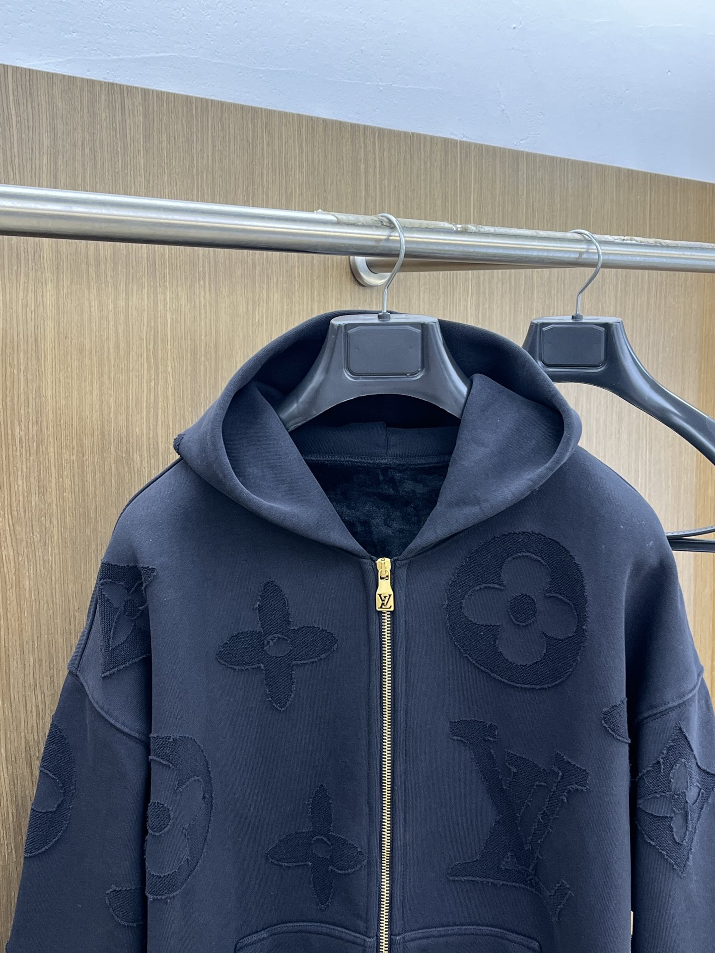 秋冬 LV🔥GW新款全身定制字母烧花毛巾绣拉链连帽夹克外套 内里加绒LV全身毛巾绣超高成本 定制爽滑面料