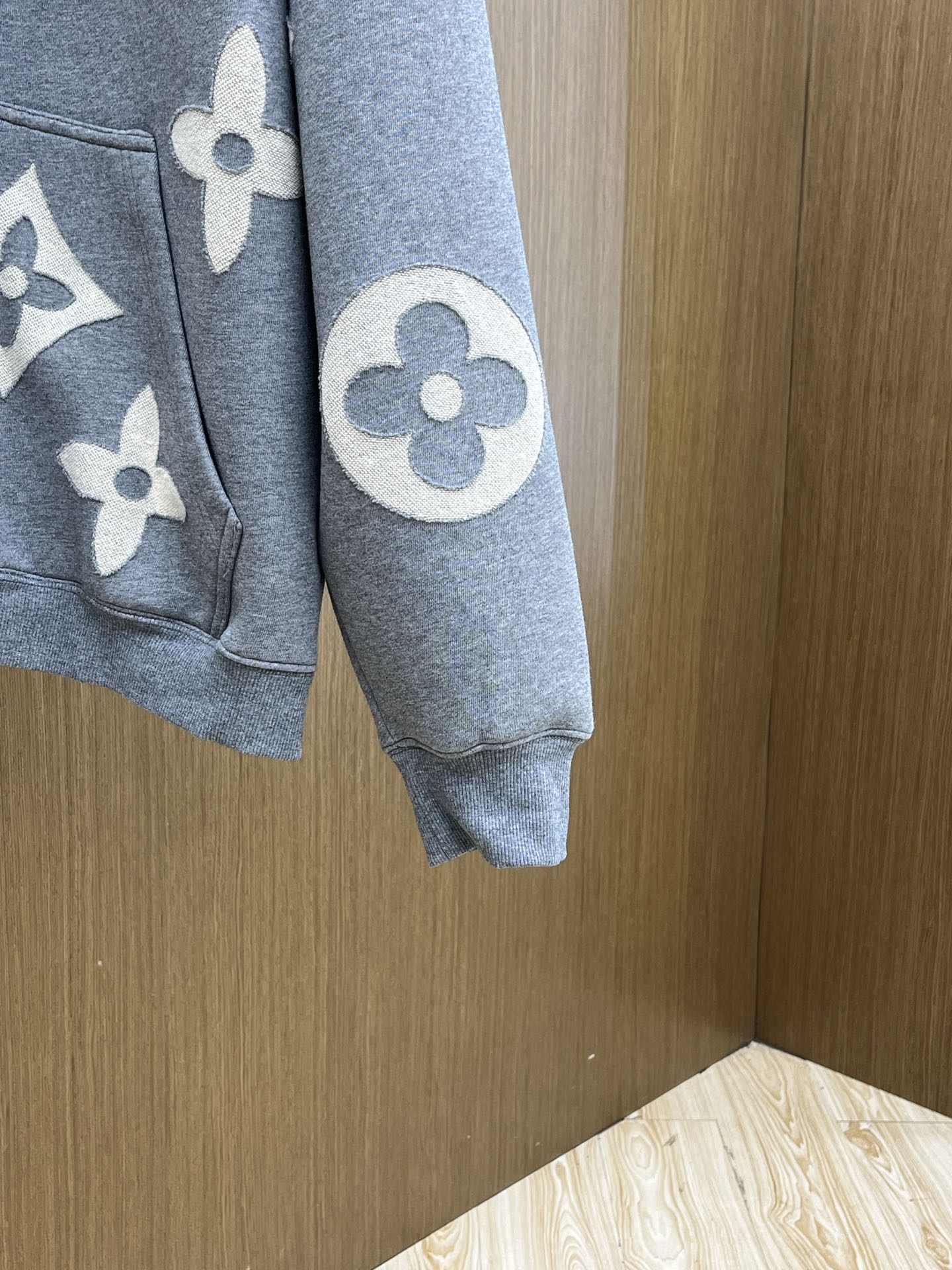 秋冬 LV🔥GW新款全身定制字母烧花毛巾绣拉链连帽夹克外套 内里加绒LV全身毛巾绣超高成本 定制爽滑面料