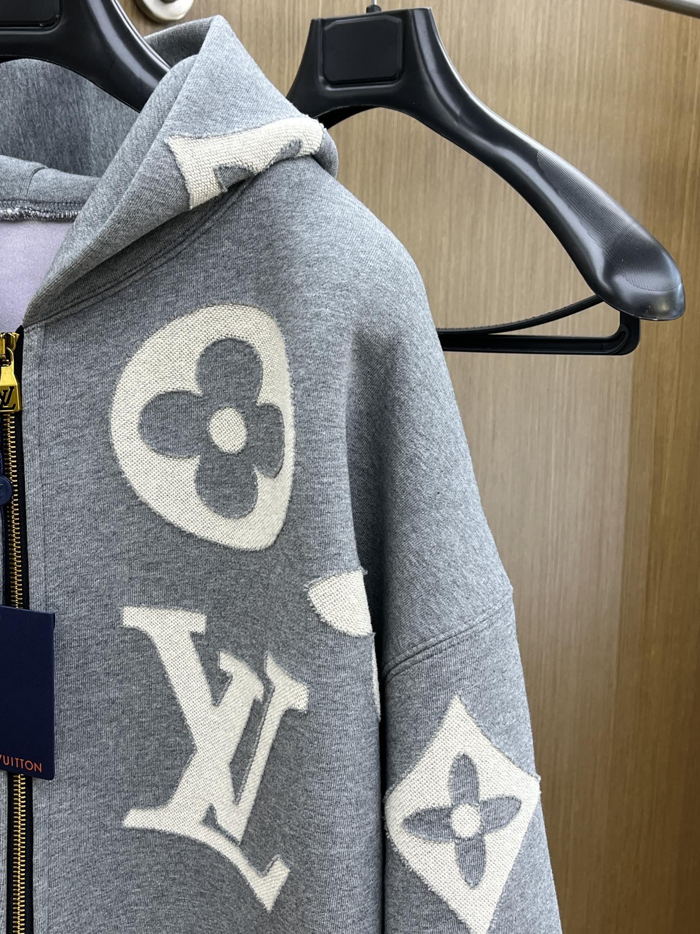 秋冬 LV🔥GW新款全身定制字母烧花毛巾绣拉链连帽夹克外套 内里加绒LV全身毛巾绣超高成本 定制爽滑面料