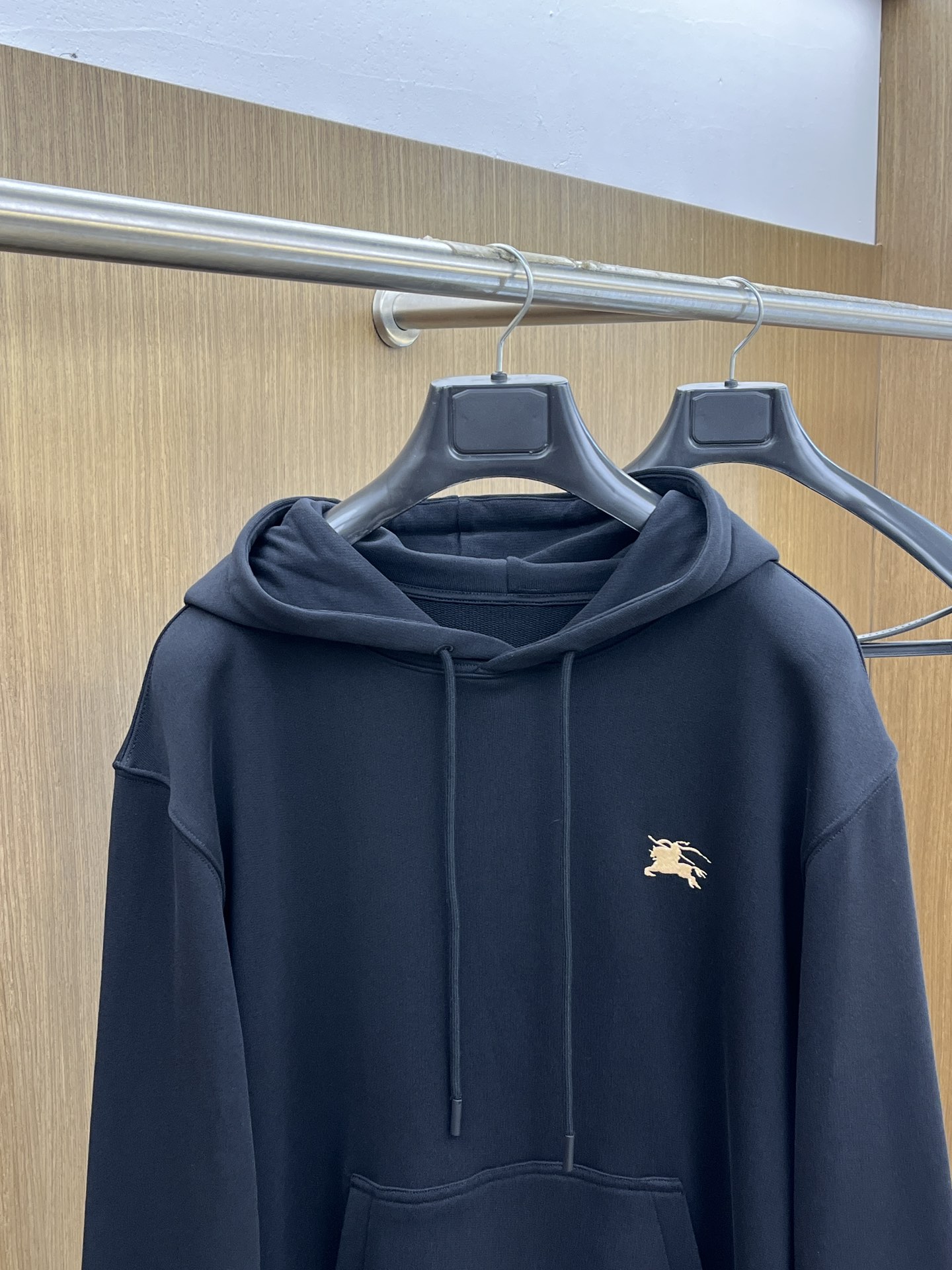 秋冬 BBR 🔥GW最新款帽衫BBR标识刺绣细节棉卫衣。面料厚实质感好，穿着舒适亲肤，a60特别推荐系列