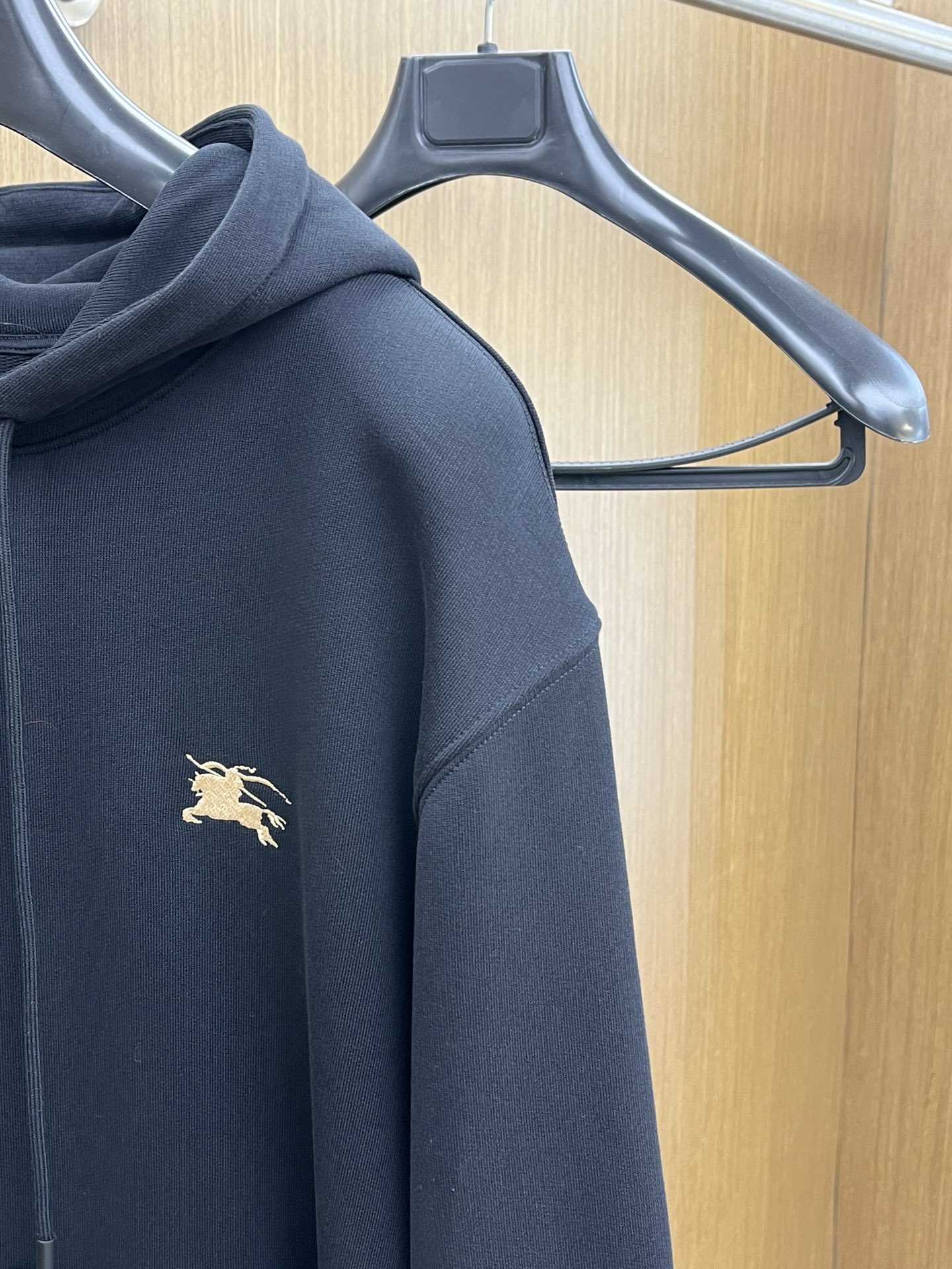 秋冬 BBR 🔥GW最新款帽衫BBR标识刺绣细节棉卫衣。面料厚实质感好，穿着舒适亲肤，a60特别推荐系列