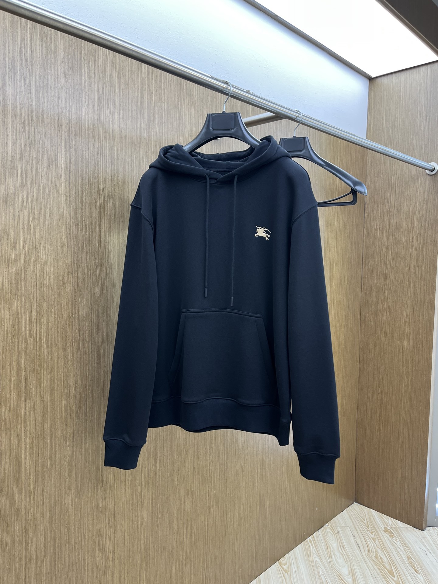 秋冬 BBR 🔥GW最新款帽衫BBR标识刺绣细节棉卫衣。面料厚实质感好，穿着舒适亲肤，a60特别推荐系列