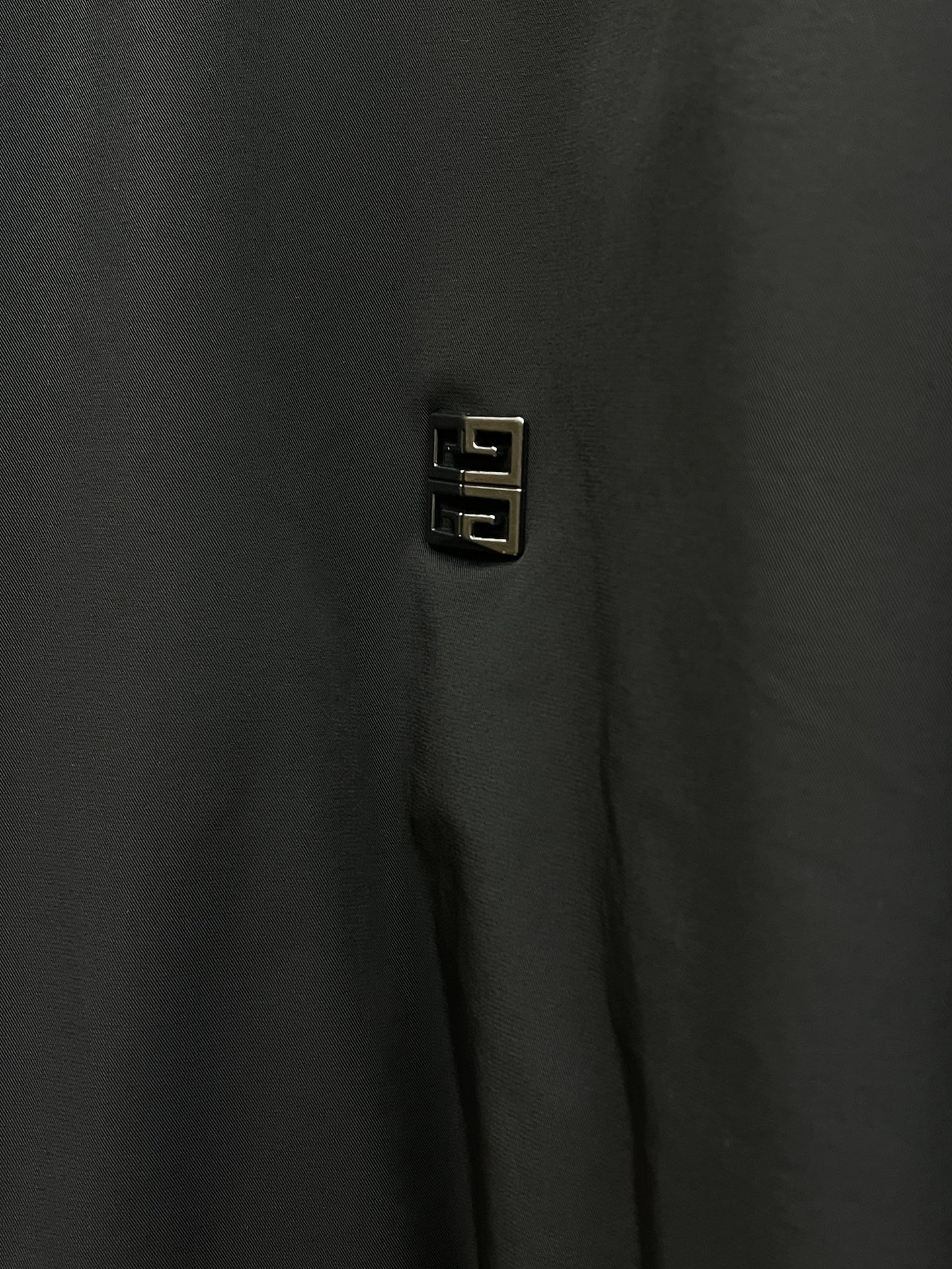 秋冬 Gvc 🔥GW新品翻领夹克 品牌LOGO细节科技感聚酯纤维面料钮扣款单层夹克、带弹力穿着舒适、简约