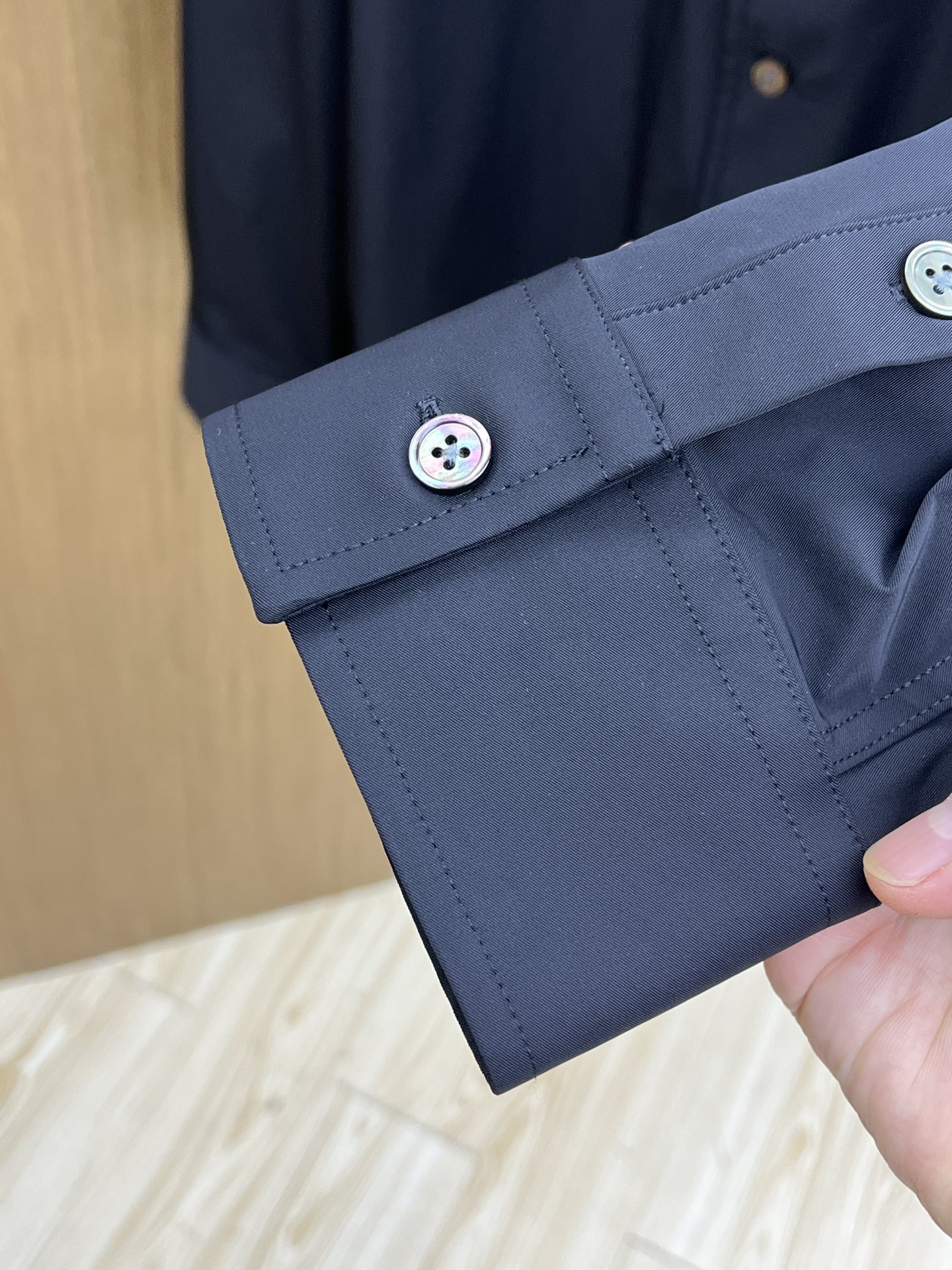 秋冬 Gvc 🔥GW新品翻领夹克 品牌LOGO细节科技感聚酯纤维面料钮扣款单层夹克、带弹力穿着舒适、简约