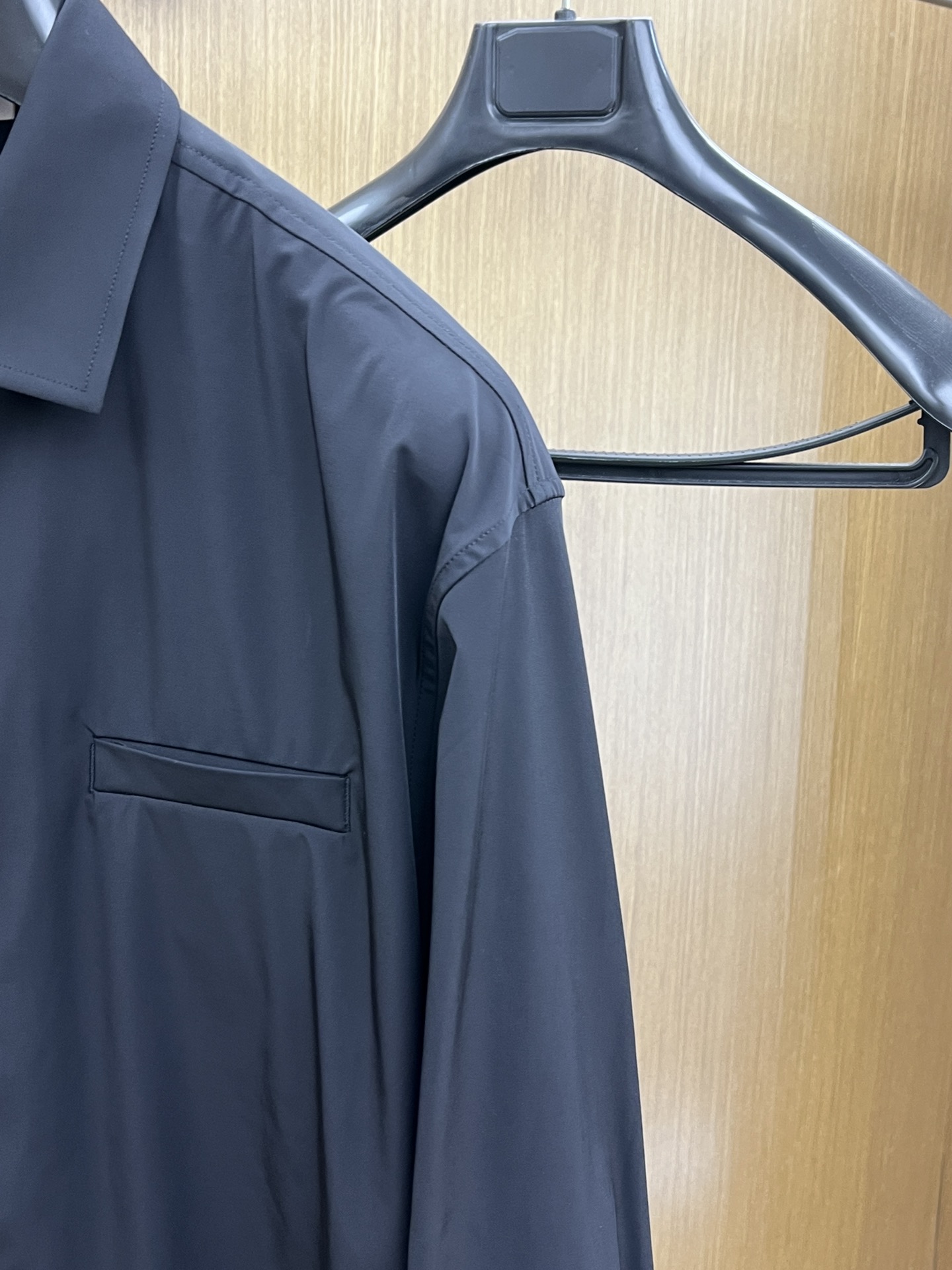 秋冬 Gvc 🔥GW新品翻领夹克 品牌LOGO细节科技感聚酯纤维面料钮扣款单层夹克、带弹力穿着舒适、简约