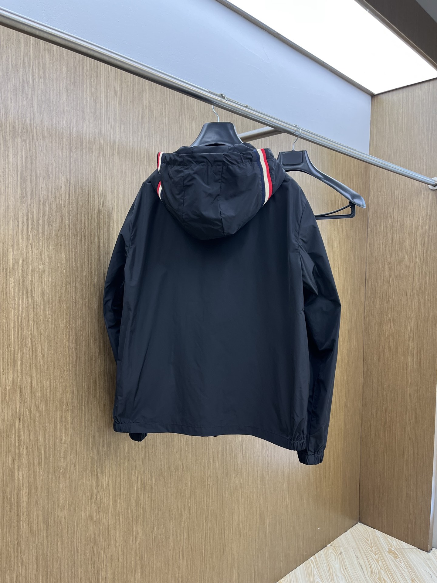 秋冬 Mon 🔥GW新品连帽夹克外套 品牌LOGO细节科技感、聚酯纤维面料 带弹力穿着舒适、简约时尚、a