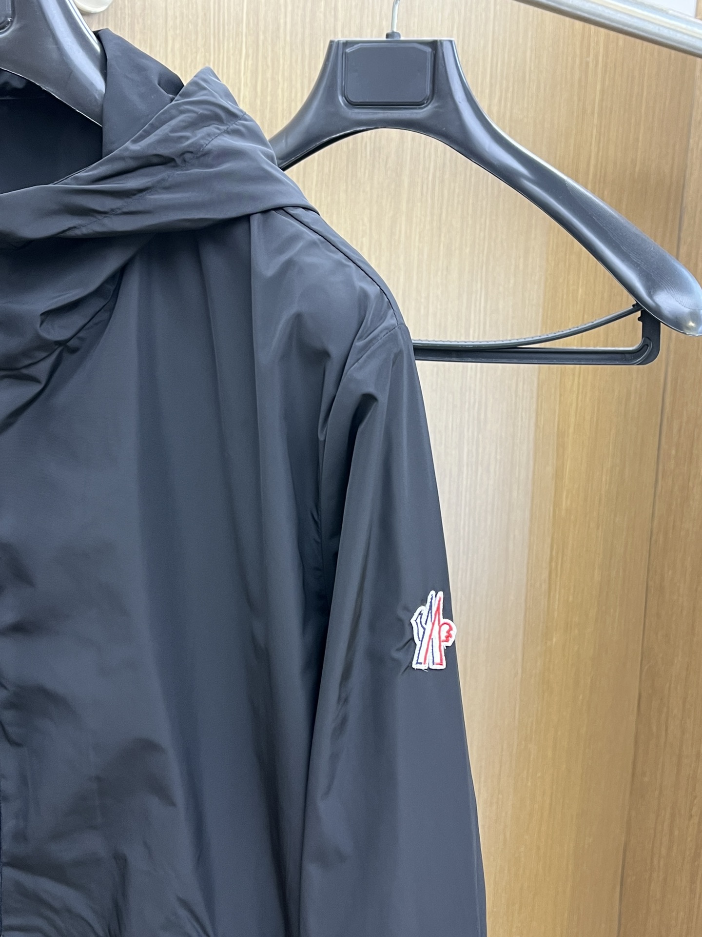 秋冬 Mon 🔥GW新品连帽夹克外套 品牌LOGO细节科技感、聚酯纤维面料 带弹力穿着舒适、简约时尚、a