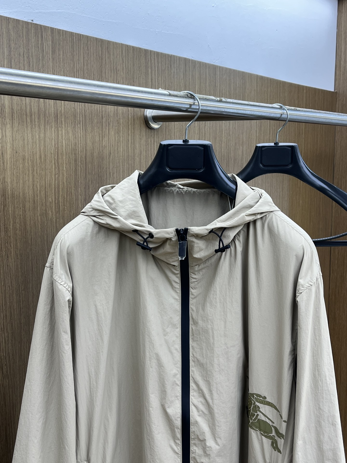 秋冬 BBR 🔥GW新品连帽夹克外套 品牌LOGO细节科技感、聚酯纤维面料 带弹力穿着舒适、简约时尚、a