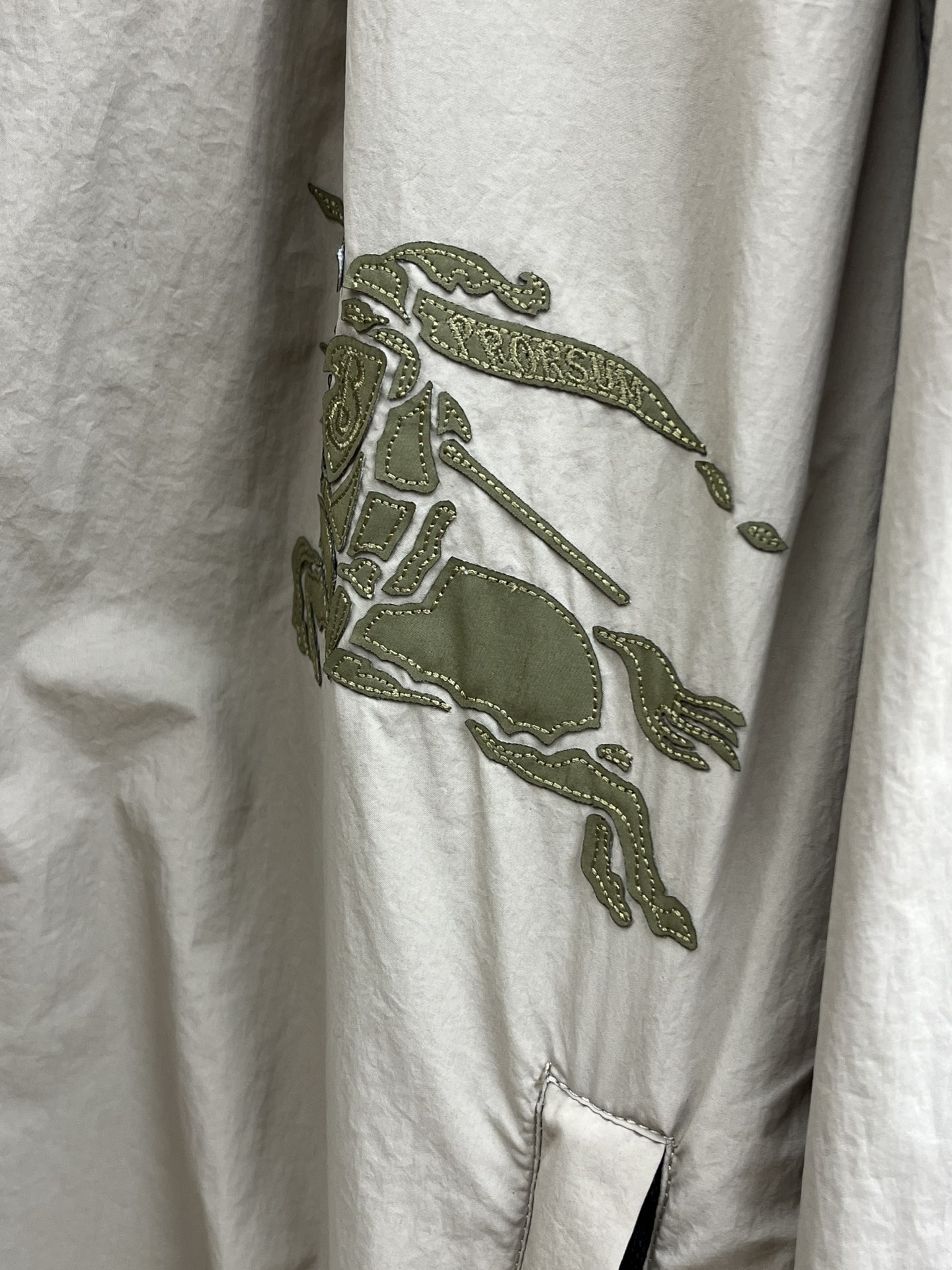 秋冬 BBR 🔥GW新品连帽夹克外套 品牌LOGO细节科技感、聚酯纤维面料 带弹力穿着舒适、简约时尚、a