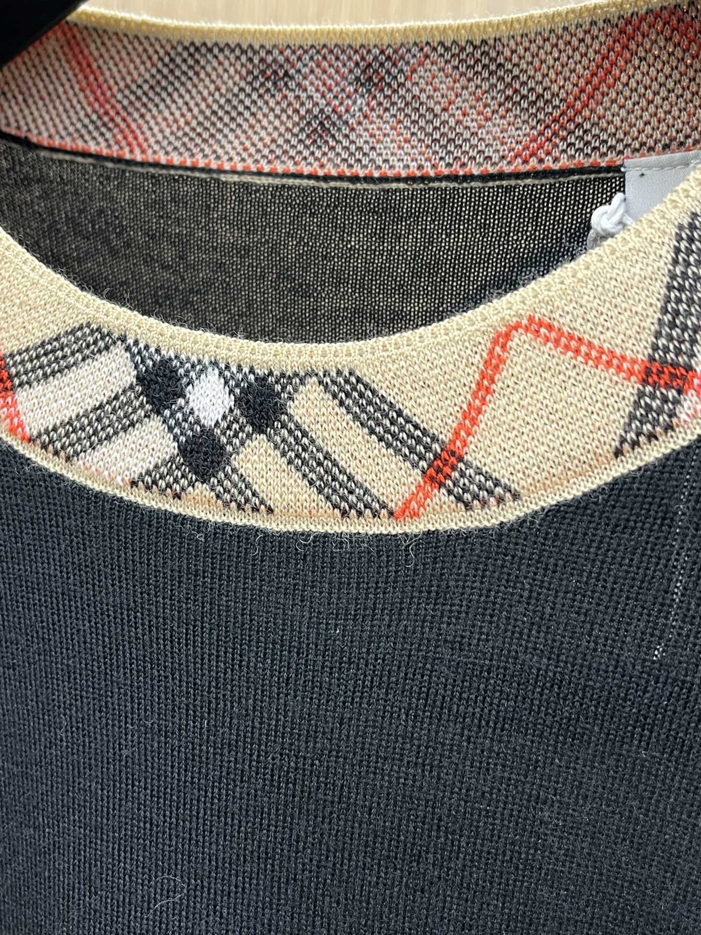 秋冬 BBR 🔥GW新款长袖毛衣 领口格纹细节BBR 精纺羊毛毛衣针织衫 面料质感很好 品质杠杠的 a6