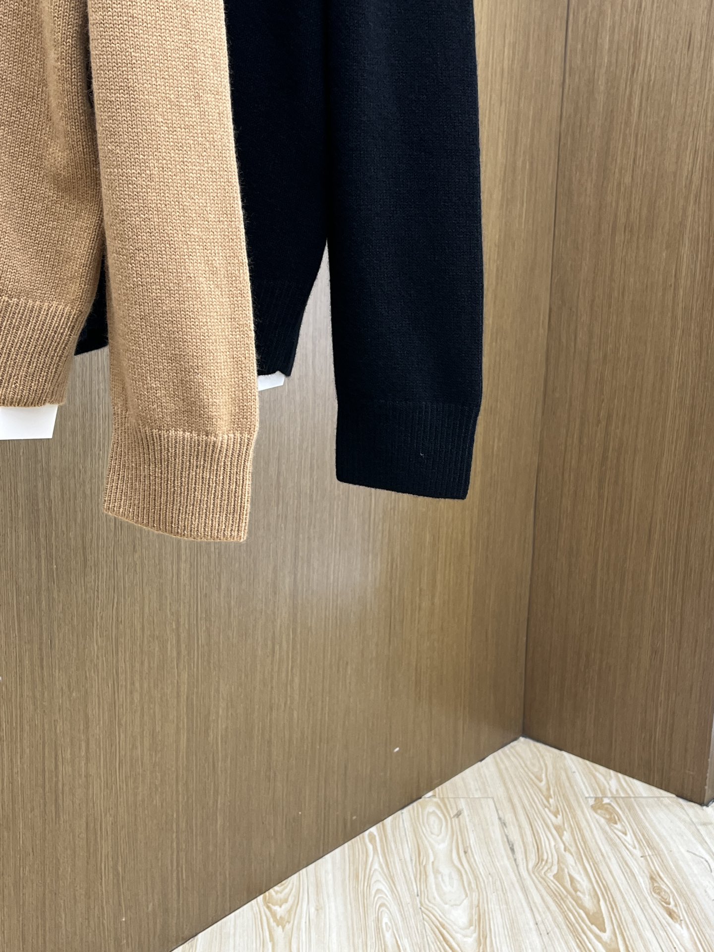 秋冬 PD 🔥GW新款长袖毛衣 胸口精致Prada logo刺绣细节 精纺羊毛毛衣针织衫 面料质感很好 