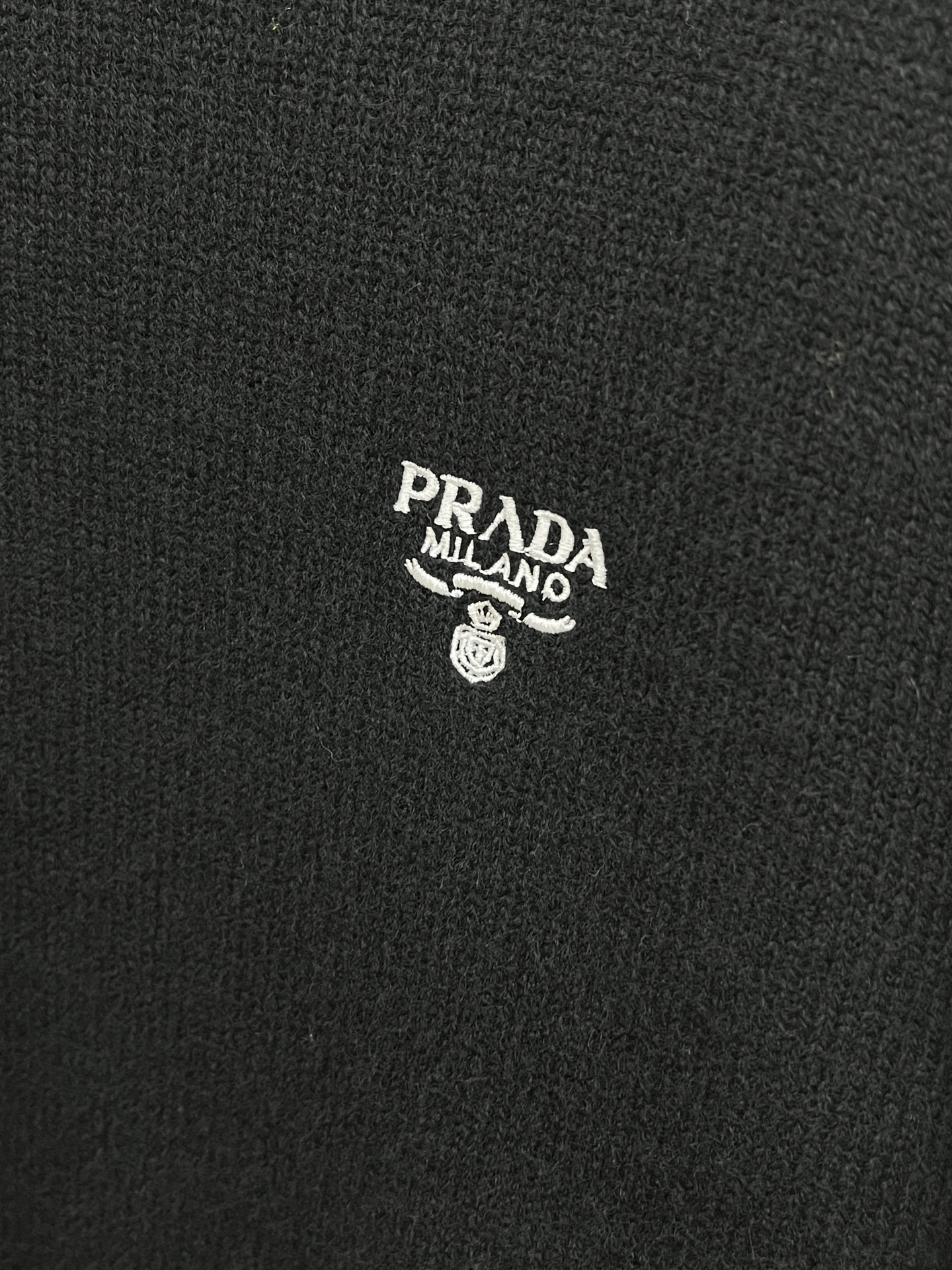秋冬 PD 🔥GW新款长袖毛衣 胸口精致Prada logo刺绣细节 精纺羊毛毛衣针织衫 面料质感很好 