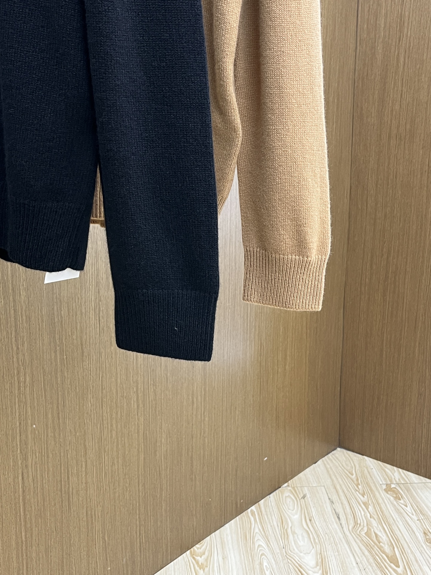 秋冬 PD 🔥GW新款长袖毛衣 胸口精致Prada logo刺绣细节 精纺羊毛毛衣针织衫 面料质感很好 