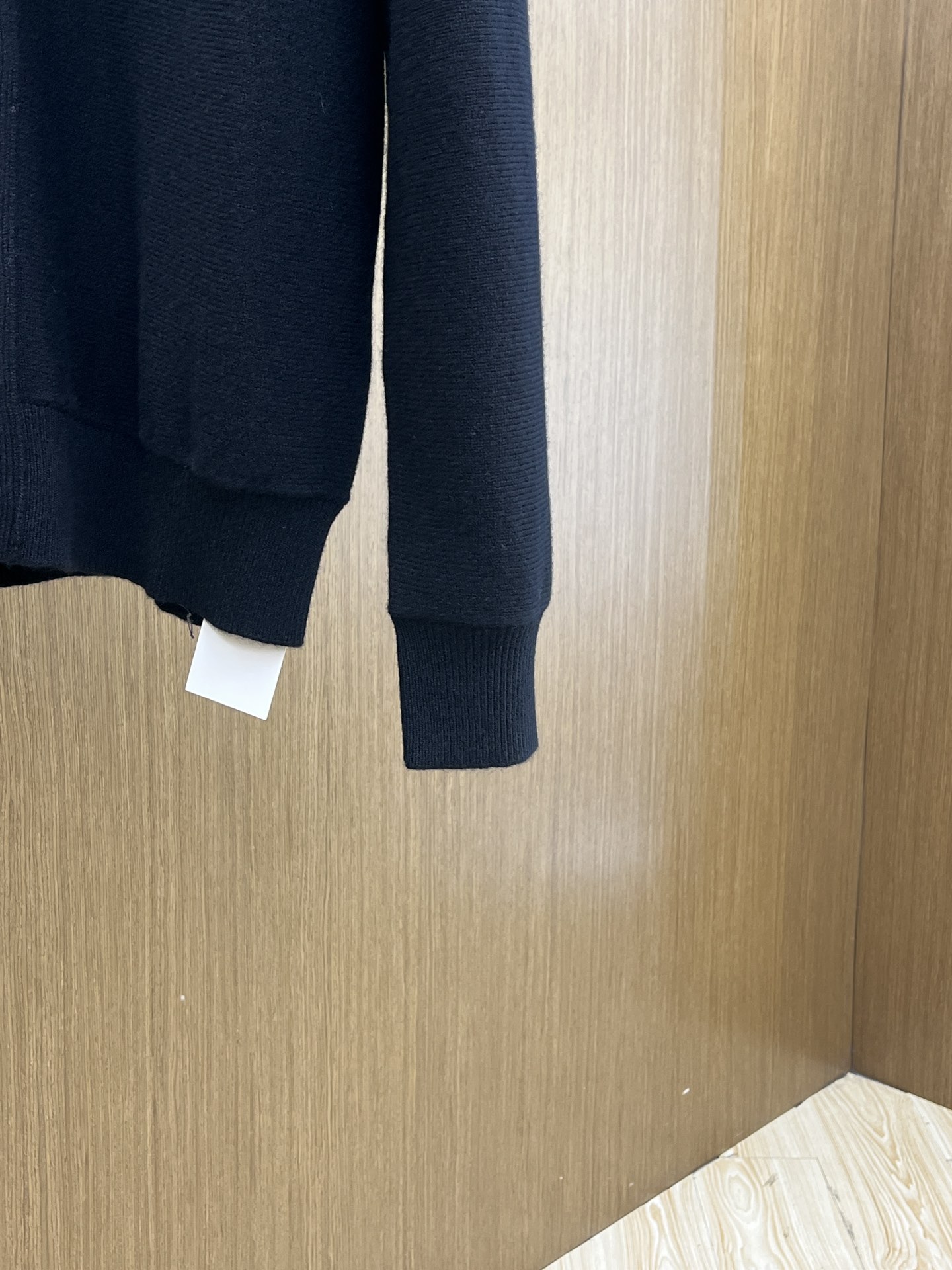 秋冬 Loe 🔥GW新款V开衫毛衣 胸口精致logo刺绣细节 精纺羊毛毛衣针织衫 面料质感很好 品质杠杠