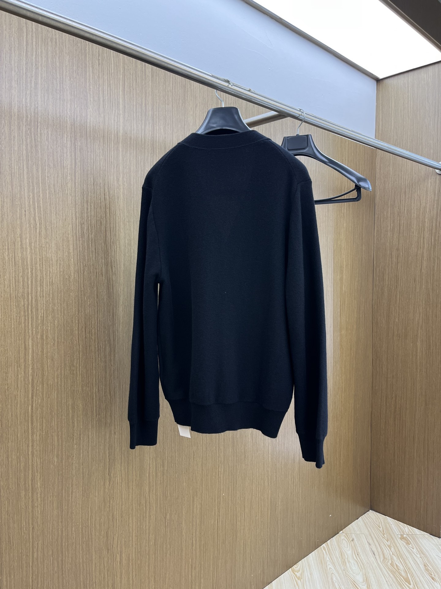 秋冬 Loe 🔥GW新款V开衫毛衣 胸口精致logo刺绣细节 精纺羊毛毛衣针织衫 面料质感很好 品质杠杠