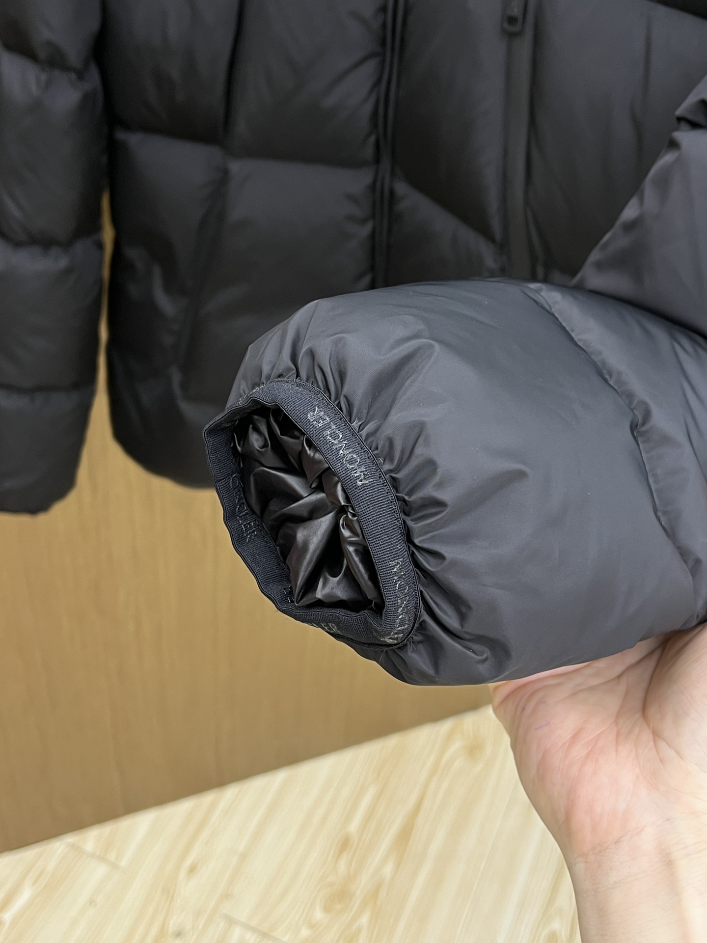 秋冬羽绒 Mon 🔥Gw经典款羽绒服外套黑标 秋冬爆款🆕羽绒服 原版订制五金配件全进口原版定制 欢迎对比